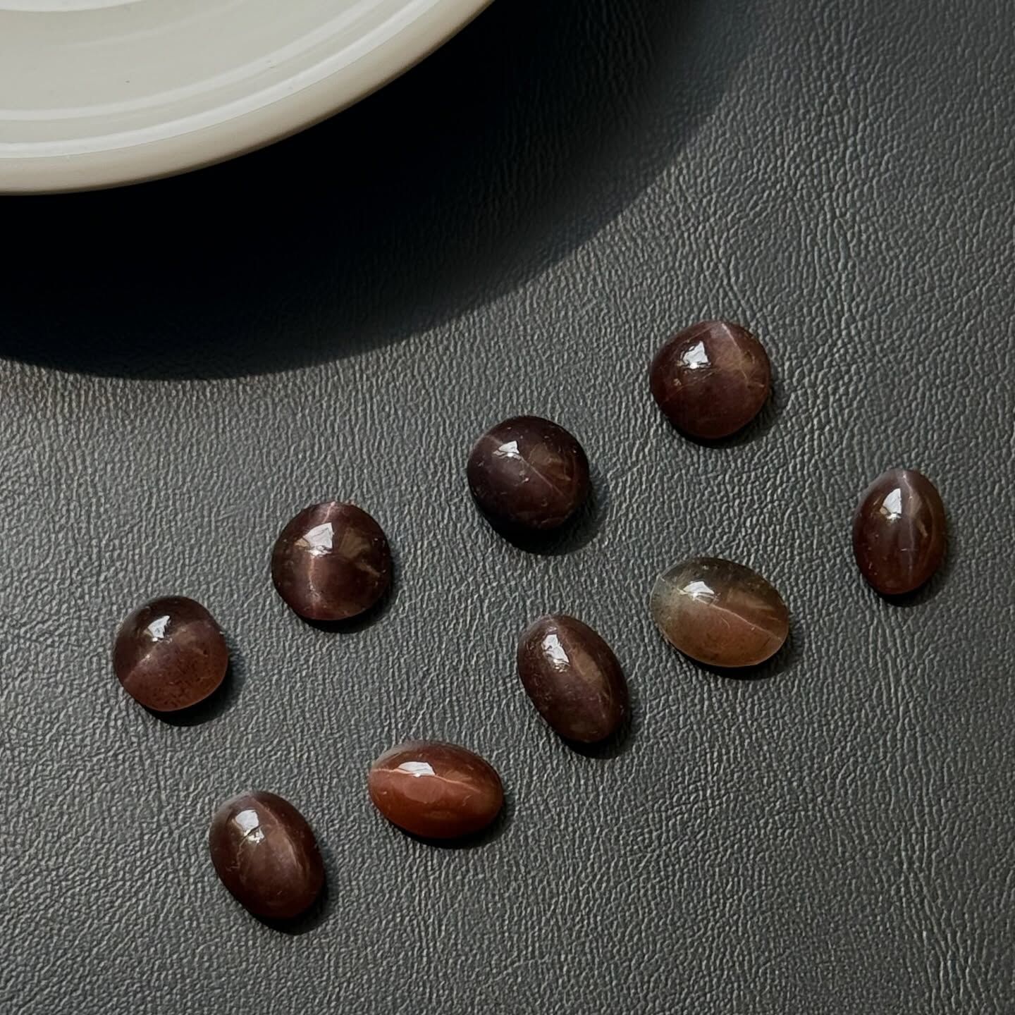 [原石] 星光石榴石 水晶裸石蛋面