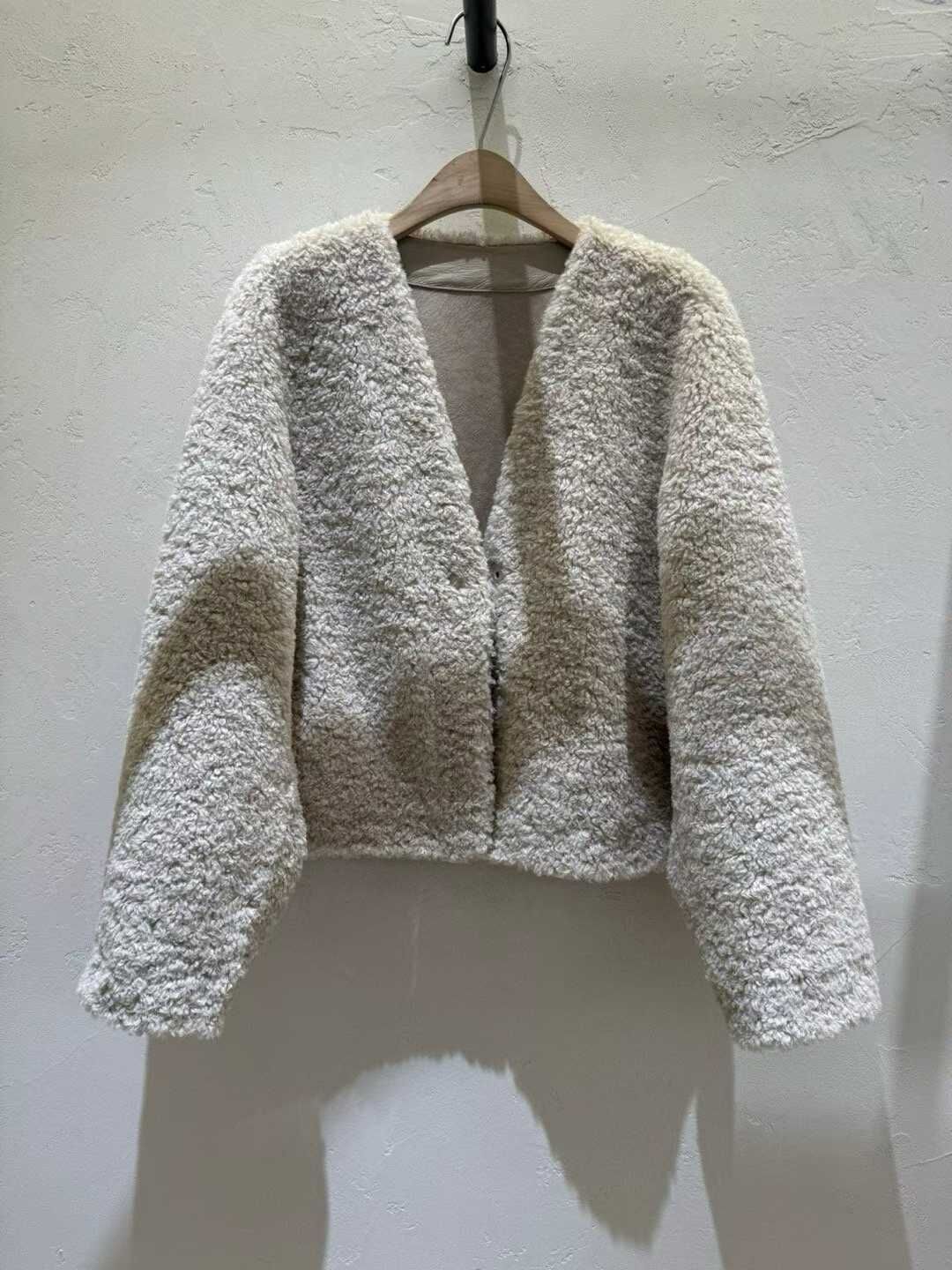 WJ5149 V領雙紐扣毛毛短版外套