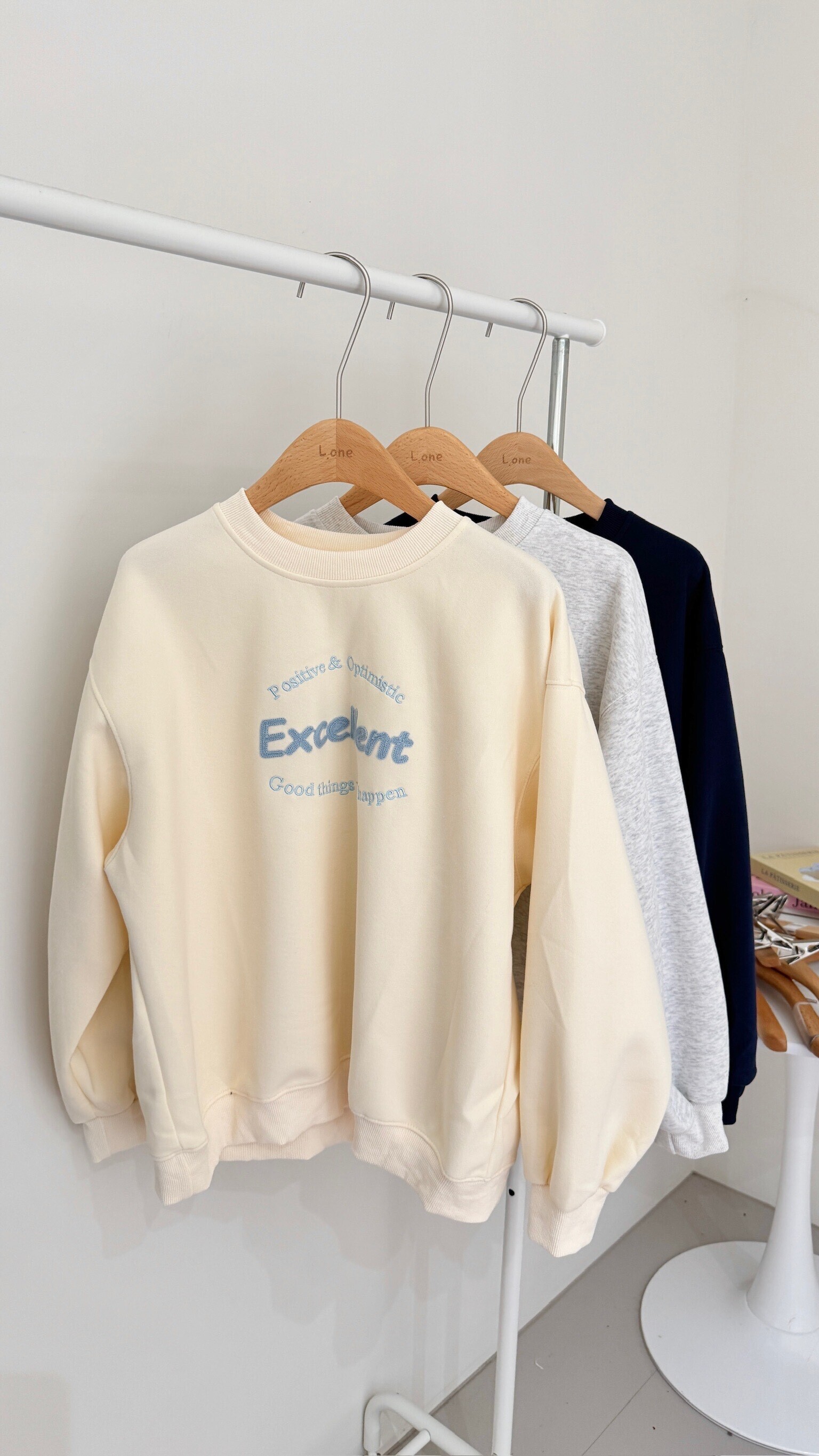 美式英文刺繡大學T