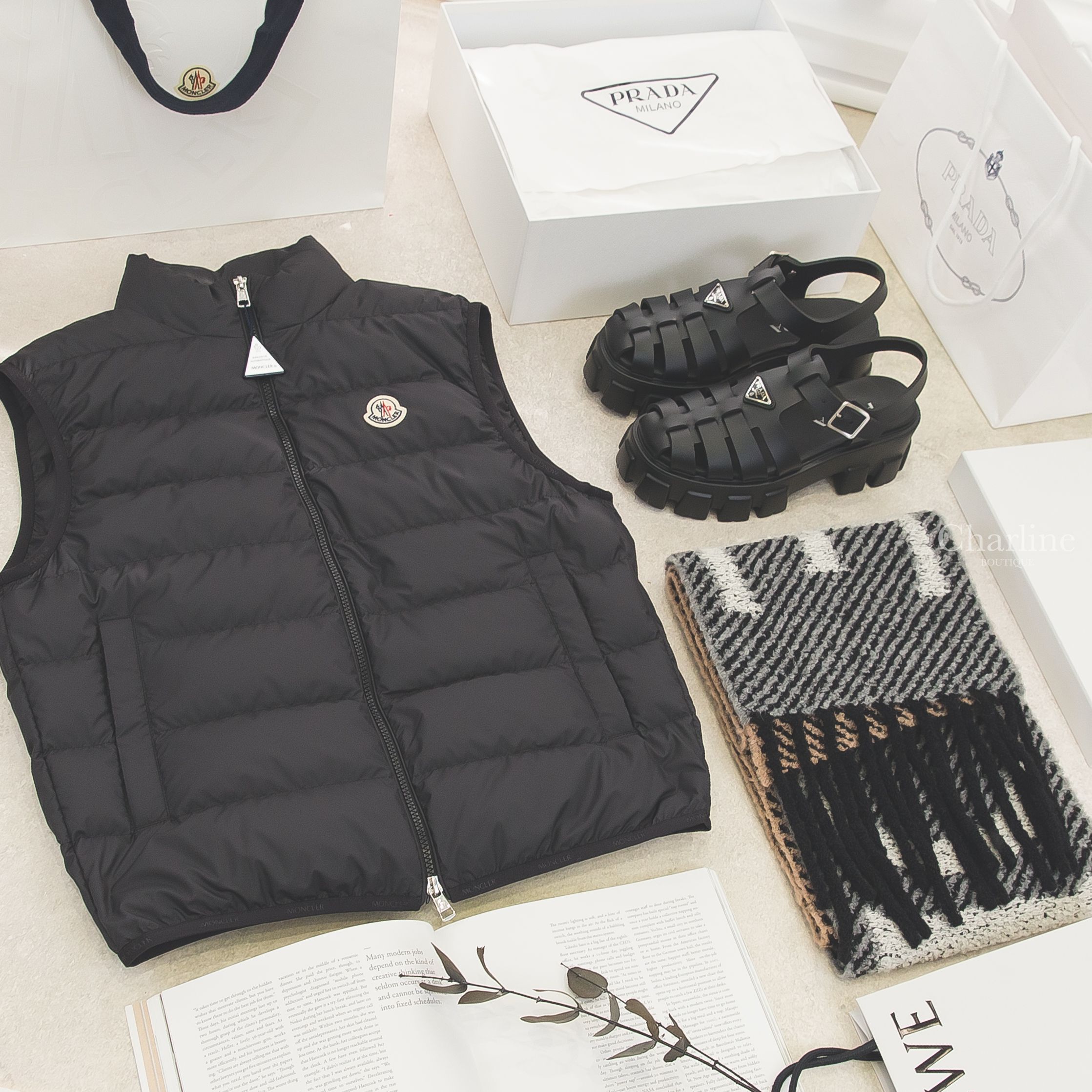 Moncler Contrin Down Gilet 黑色小立領拉鍊式羽絨背心,Loewe Scarf 棕色底淺藍字/灰色底白字黑斜紋羊駝毛混羊毛流蘇圍巾,Prada 黑色橡膠三角銀字Logo厚底涼鞋-Charline Boutique 精品代購