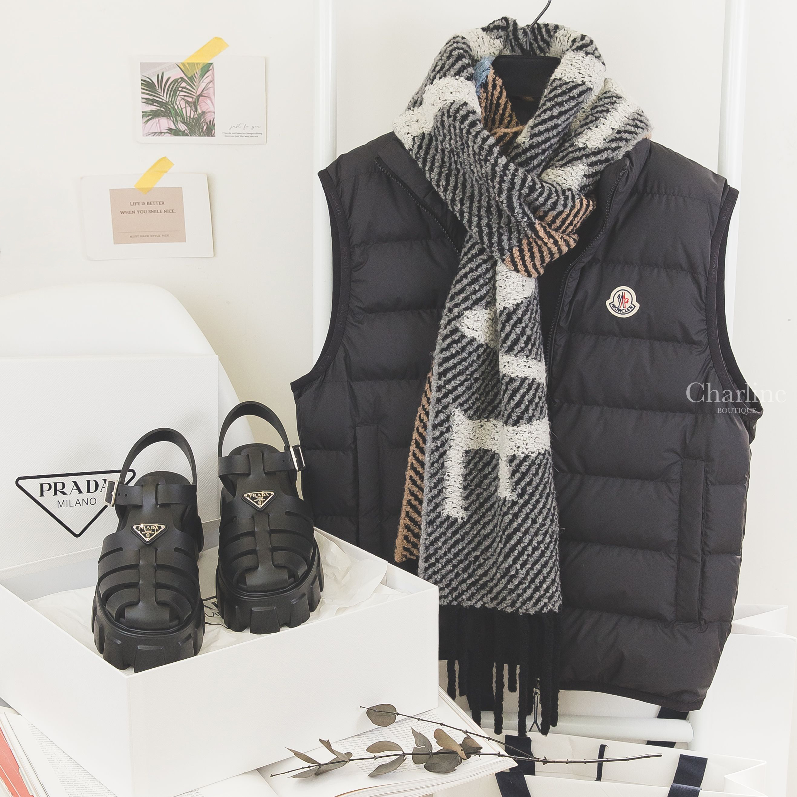 Moncler Contrin Down Gilet 黑色小立領拉鍊式羽絨背心,Loewe Scarf 棕色底淺藍字/灰色底白字黑斜紋羊駝毛混羊毛流蘇圍巾,Prada 黑色橡膠三角銀字Logo厚底涼鞋-Charline Boutique 精品代購