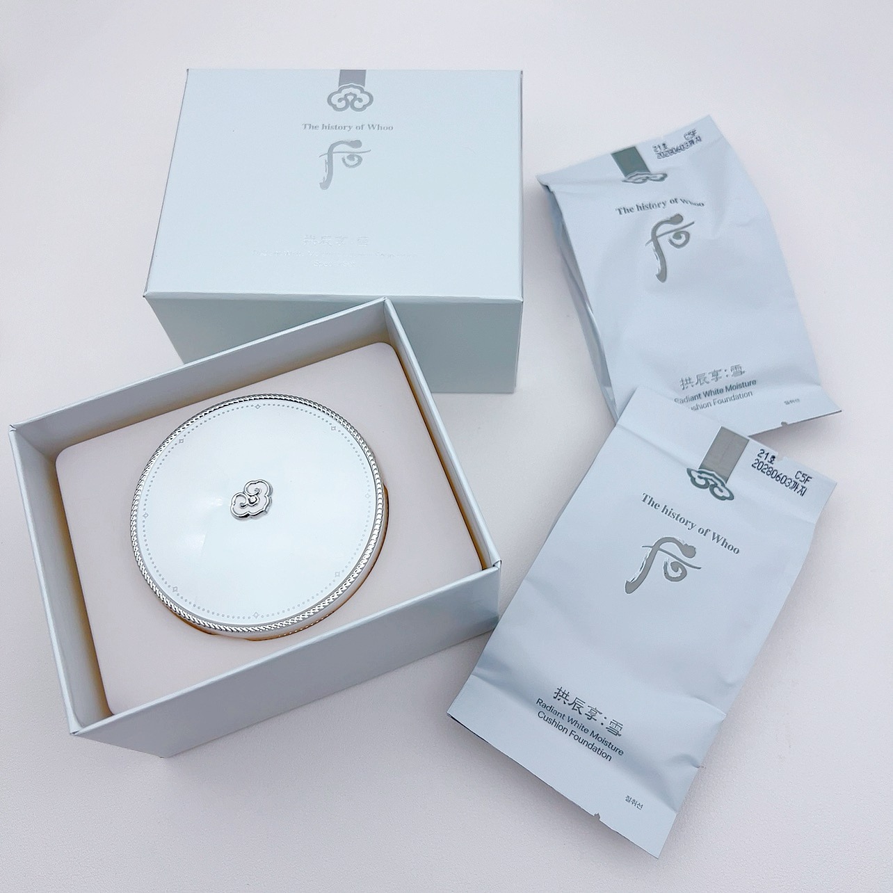 【預購】AKR102202 The Whoo 后 拱辰享雪潤亮白氣墊粉底霜套裝