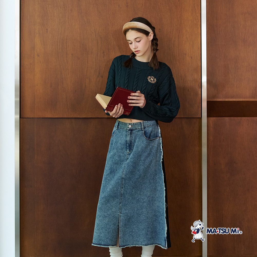 MA‧TSU Mi 麻花壓紋徽章繡花短版針織上衣(紅.墨綠)