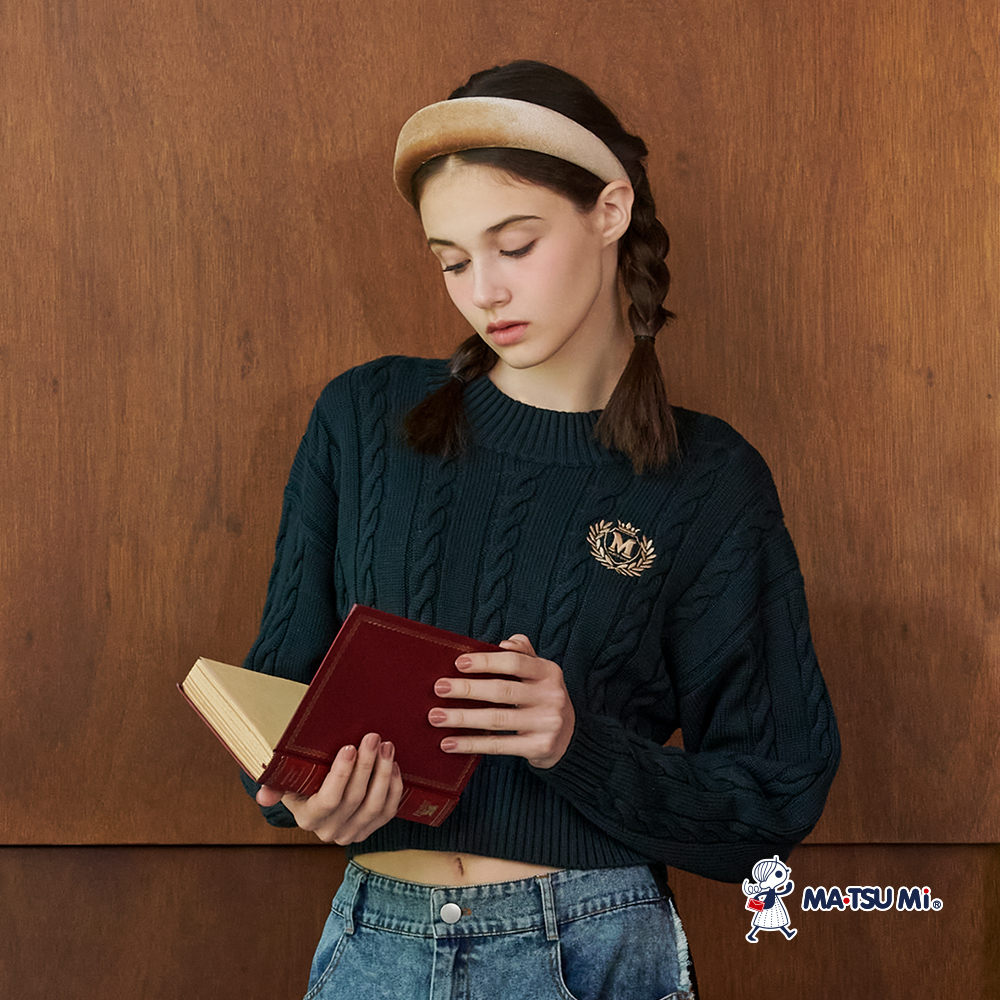 MA‧TSU Mi 麻花壓紋徽章繡花短版針織上衣(紅.墨綠)