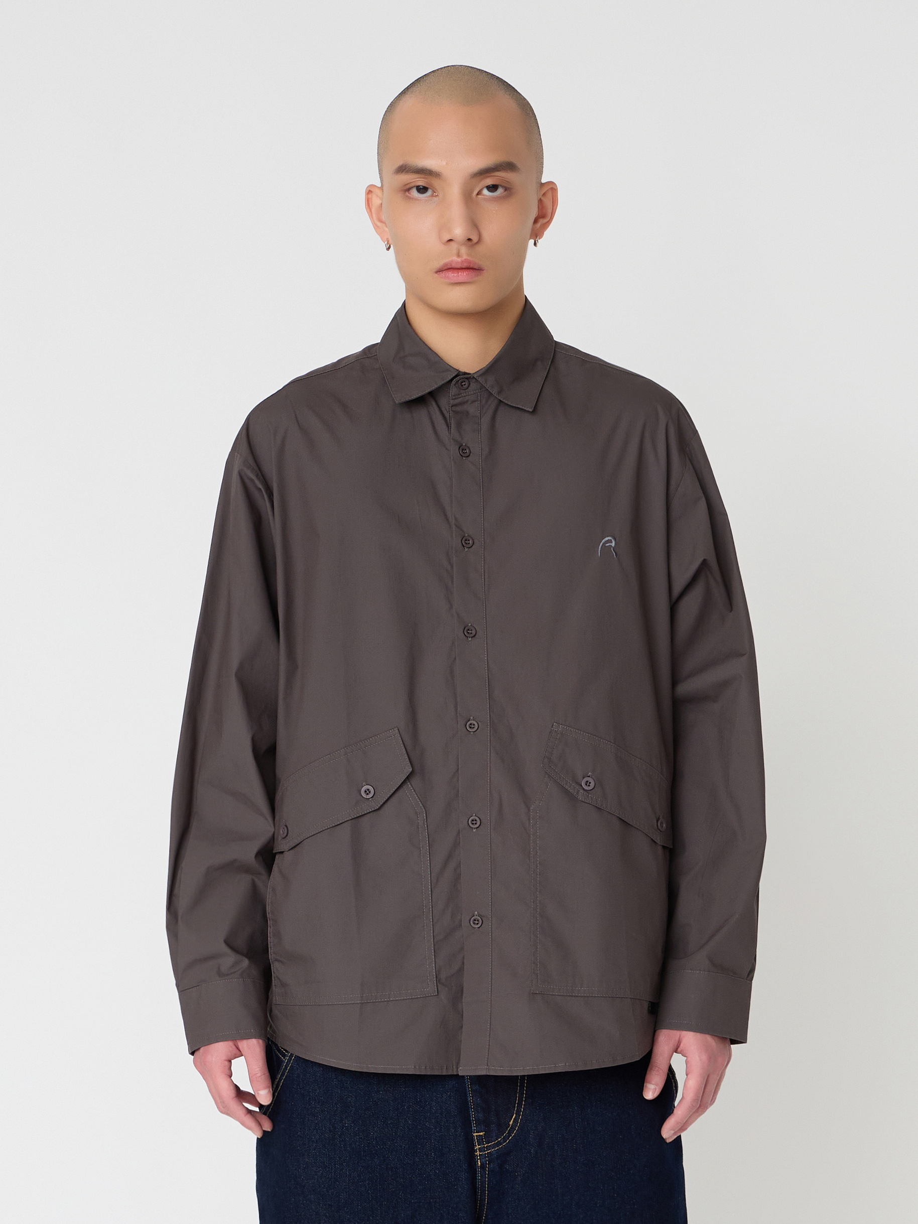 NOIR 雙開口袋刺繡襯衫