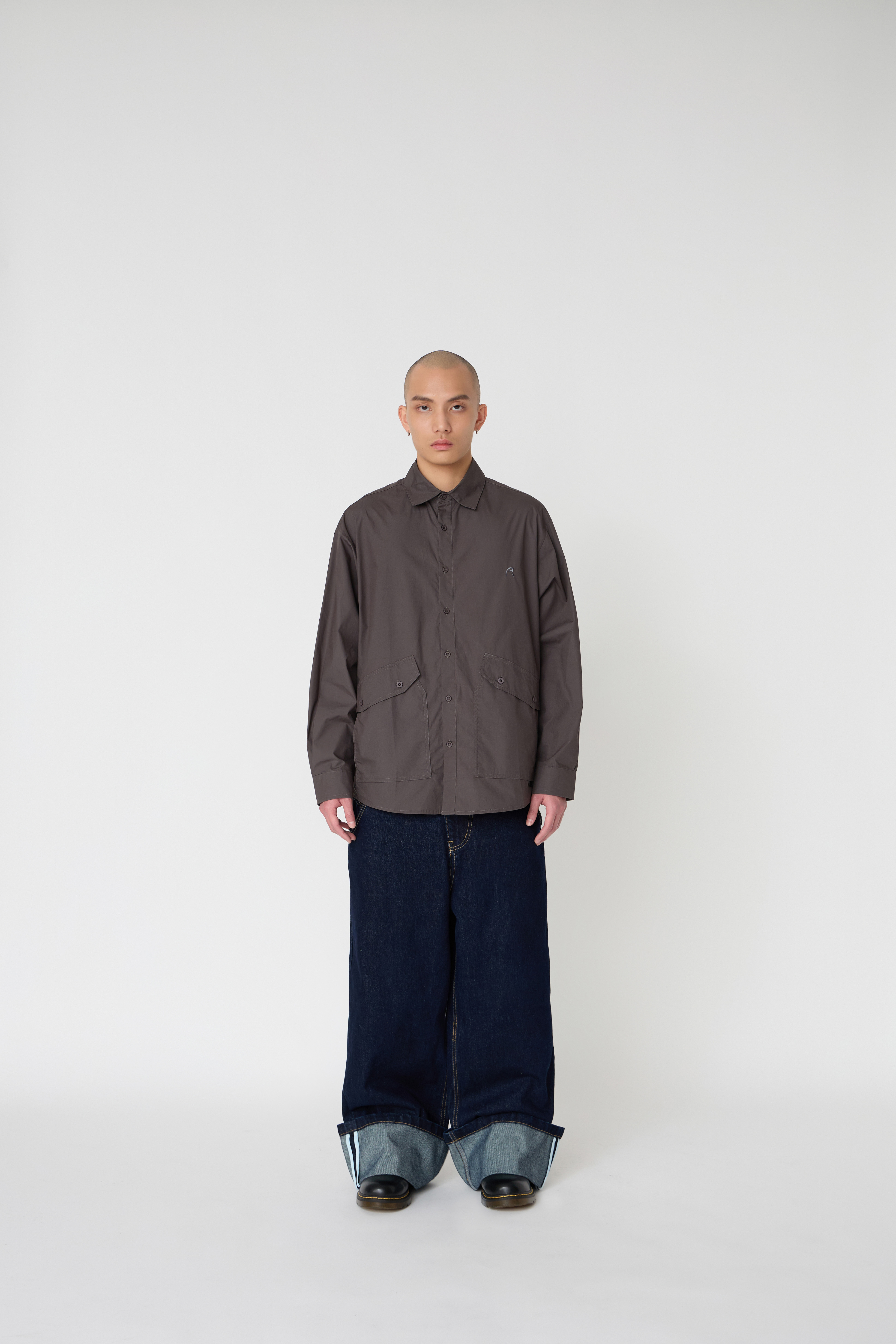 NOIR 雙開口袋刺繡襯衫