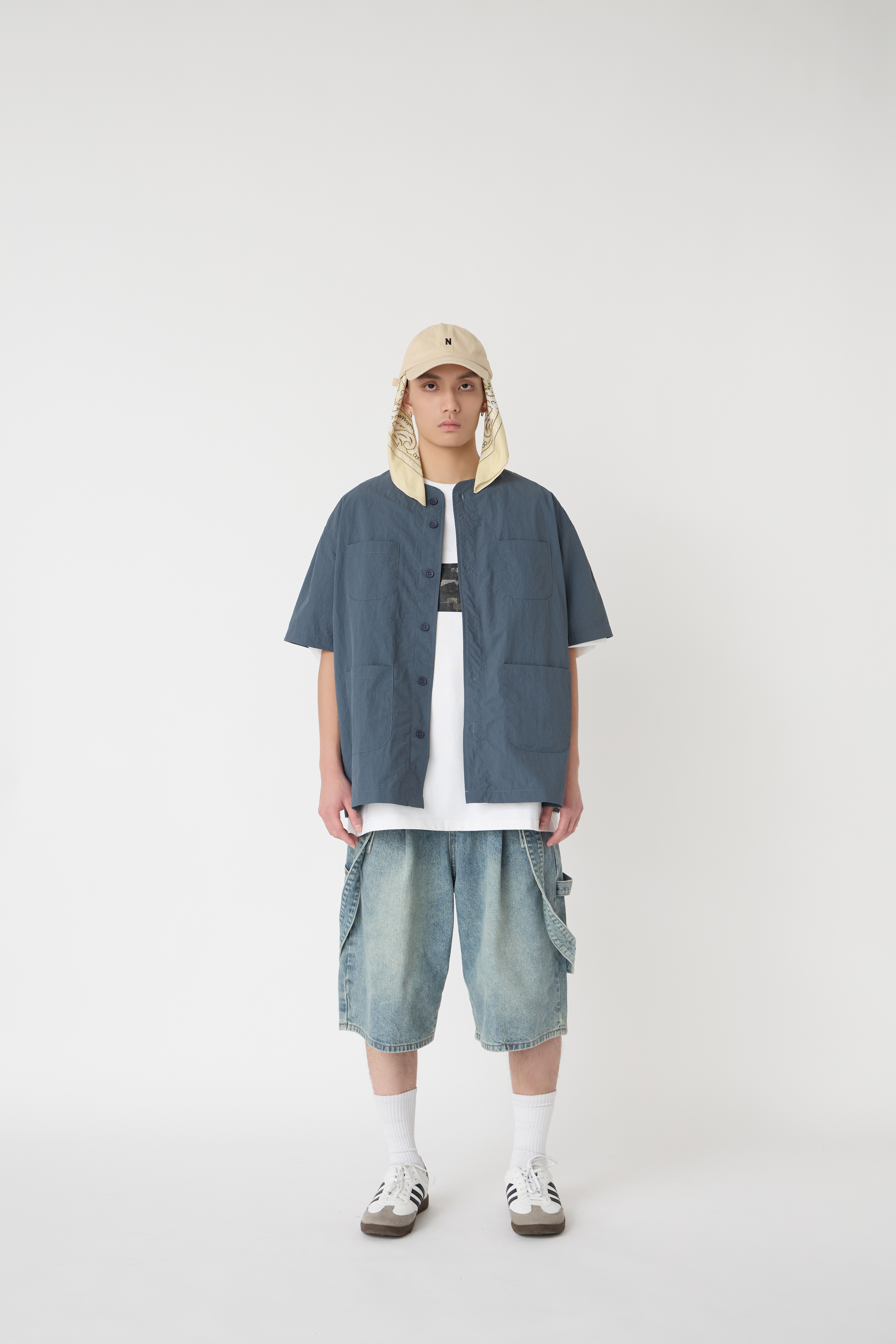 NOIR漂浮字體短袖襯衫