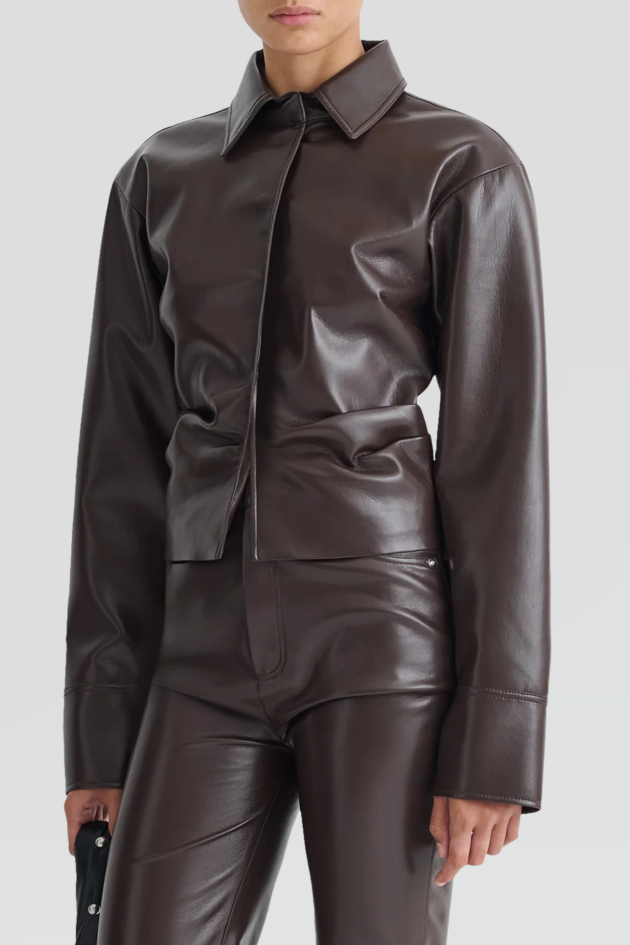 Nanushka｜HILDIE 素皮革收腰短版襯衫