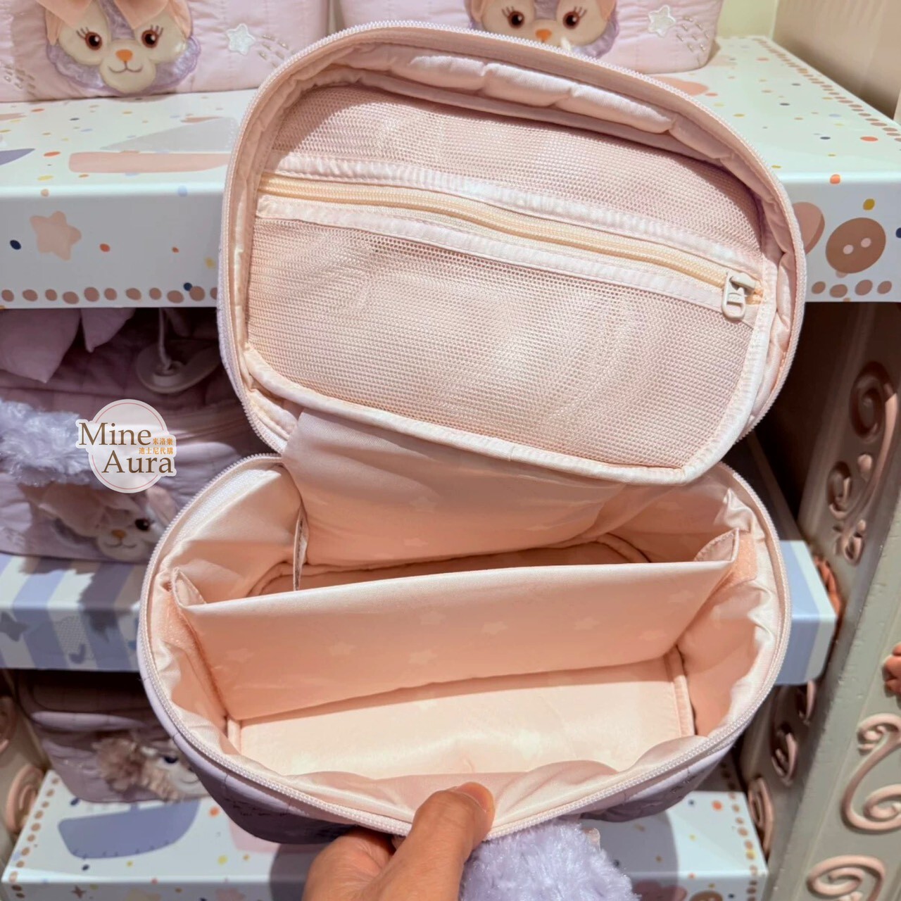 達菲 Duffy 與好友們 小小伙伴系列 雪莉玫 ShellieMay 絨毛造型 手提收納包 化妝包 -上海迪士尼樂園