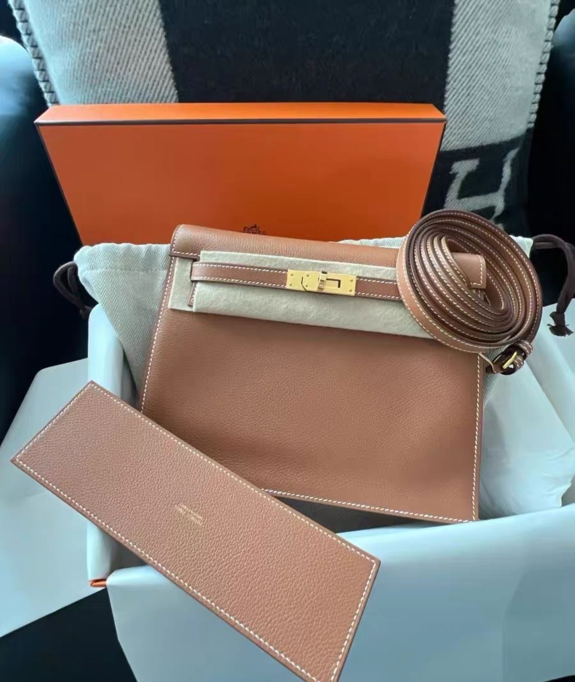 Kelly danse 37 gold cc  swift K