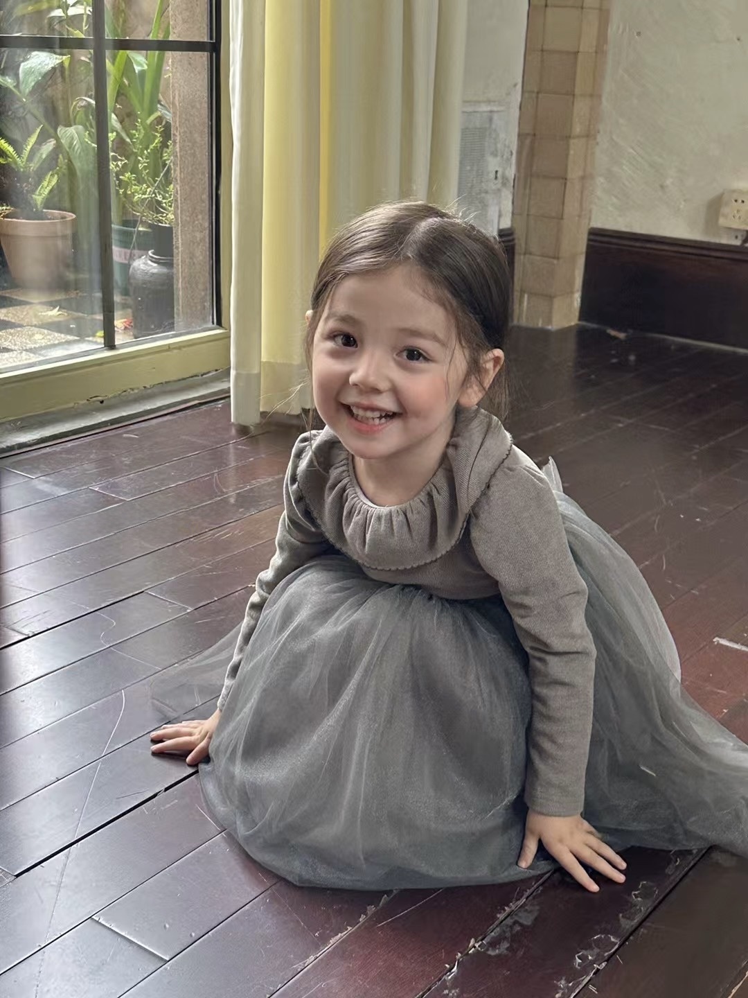 A03237設計師品牌花邊圓領拼紗連衣裙