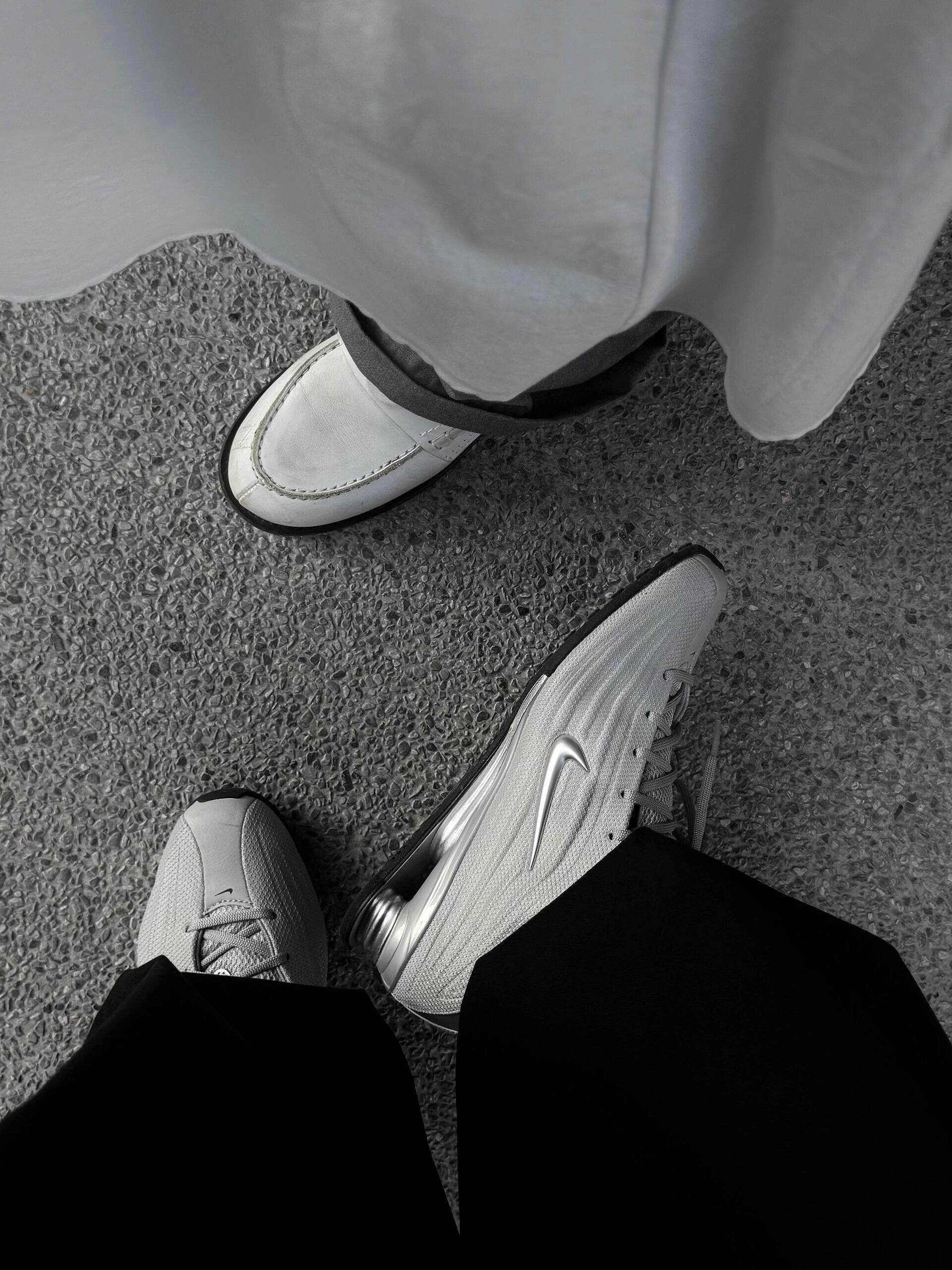 代購-＜科技未來感 x 復古Y2K＞Nike SHOX Z  科技 未來金屬感 銀灰 女鞋