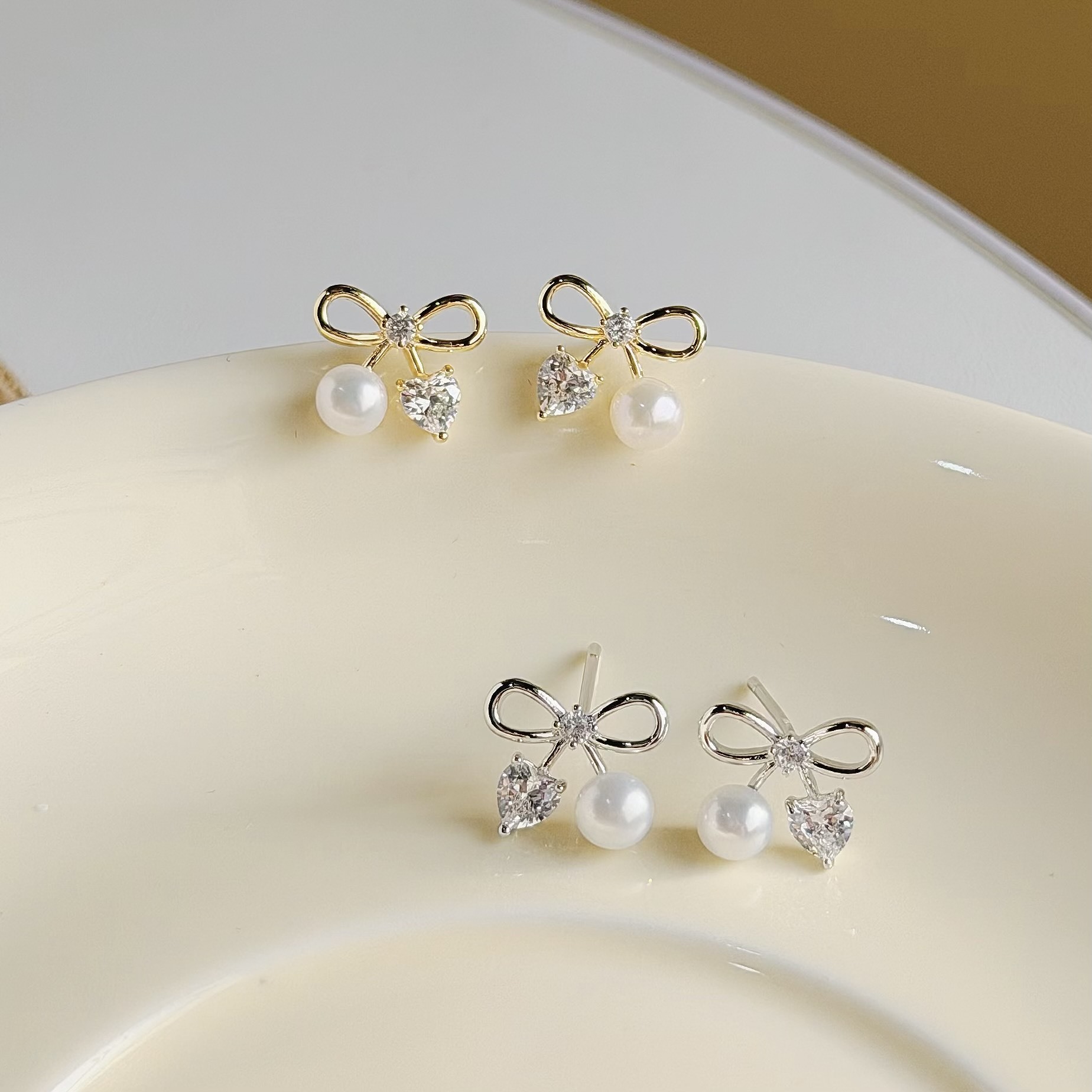 C295愛心鑽蝴蝶結淡水珍珠耳針