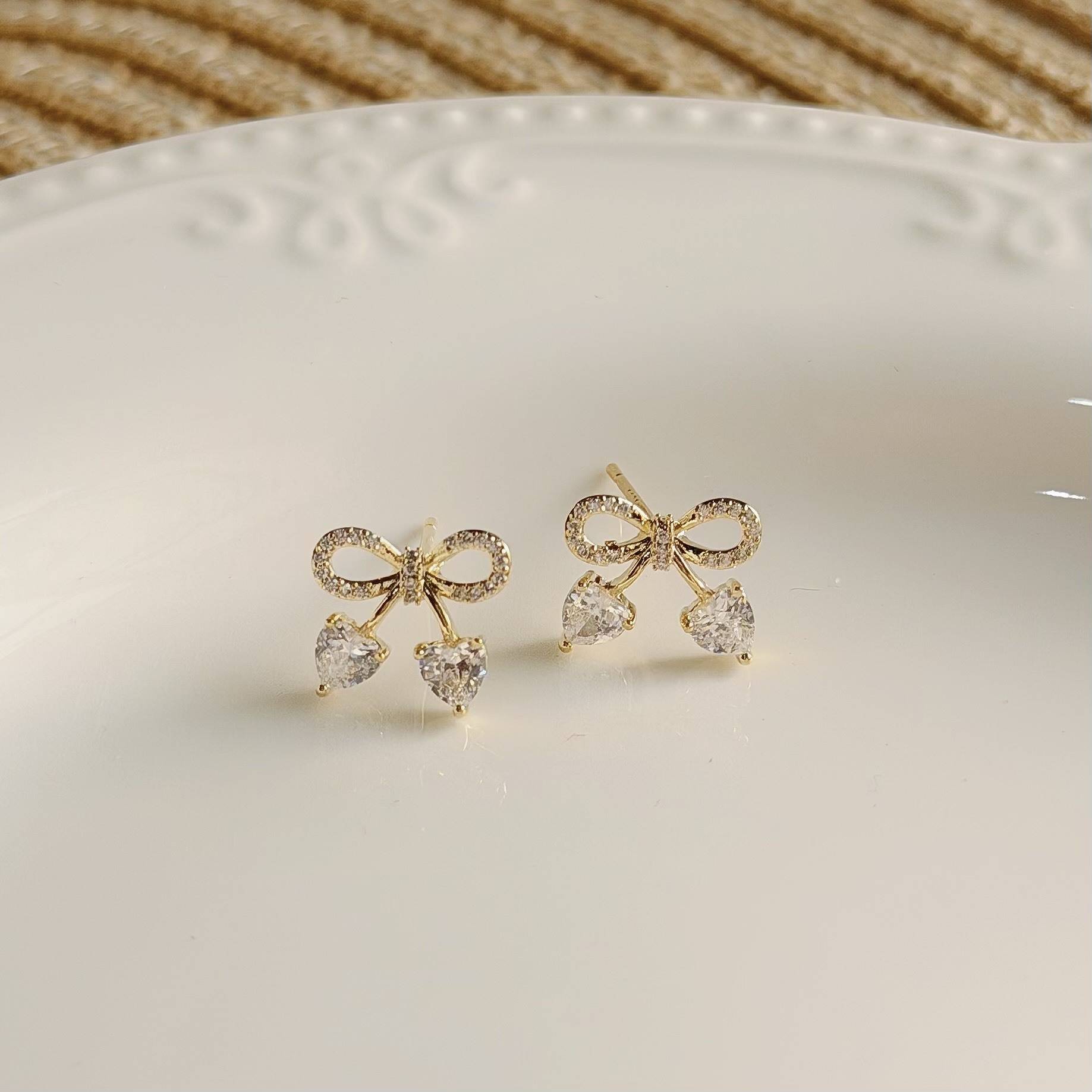 C298愛心鑽蝴蝶結耳針