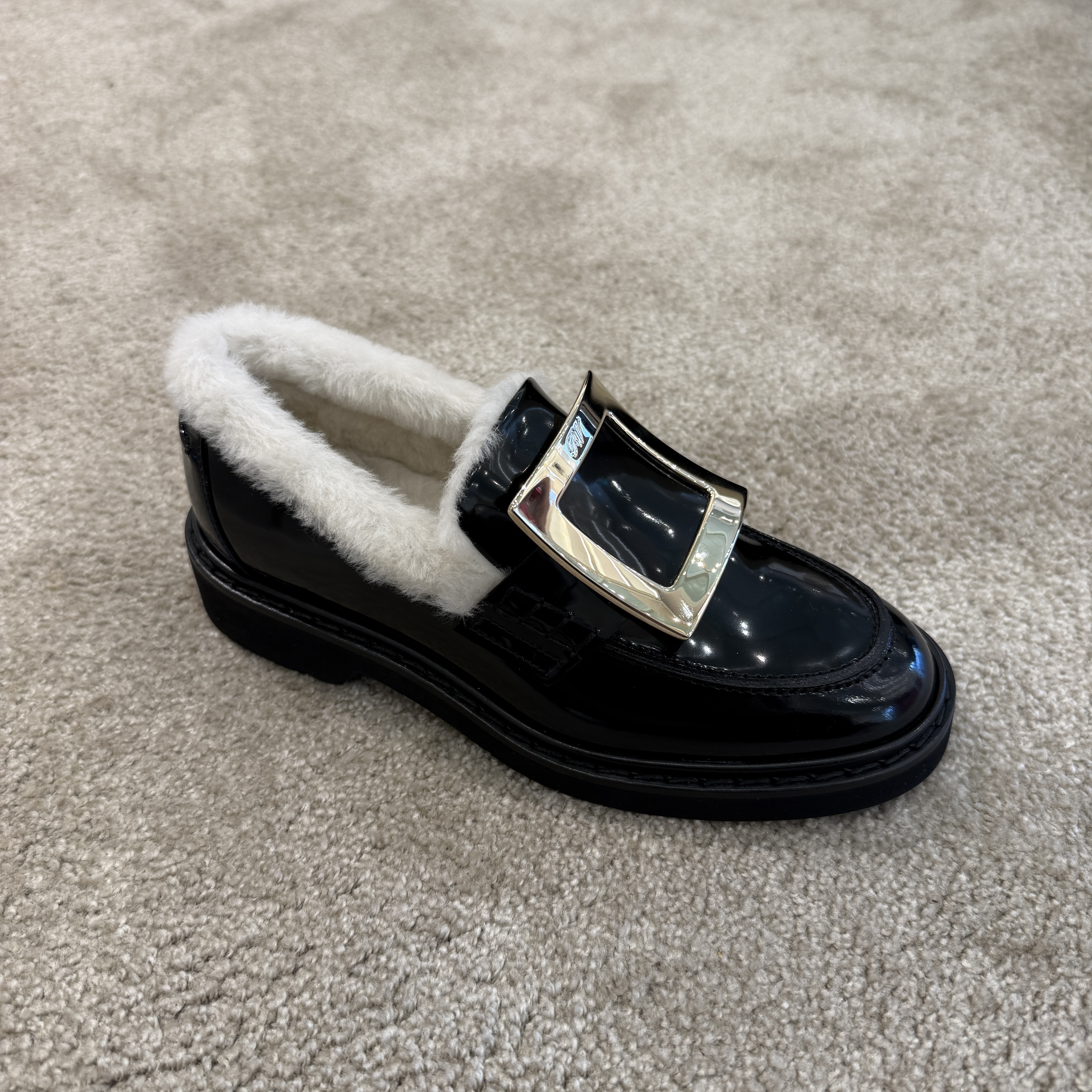 Roger Vivier Viv ranger metal buckle fur loafers black