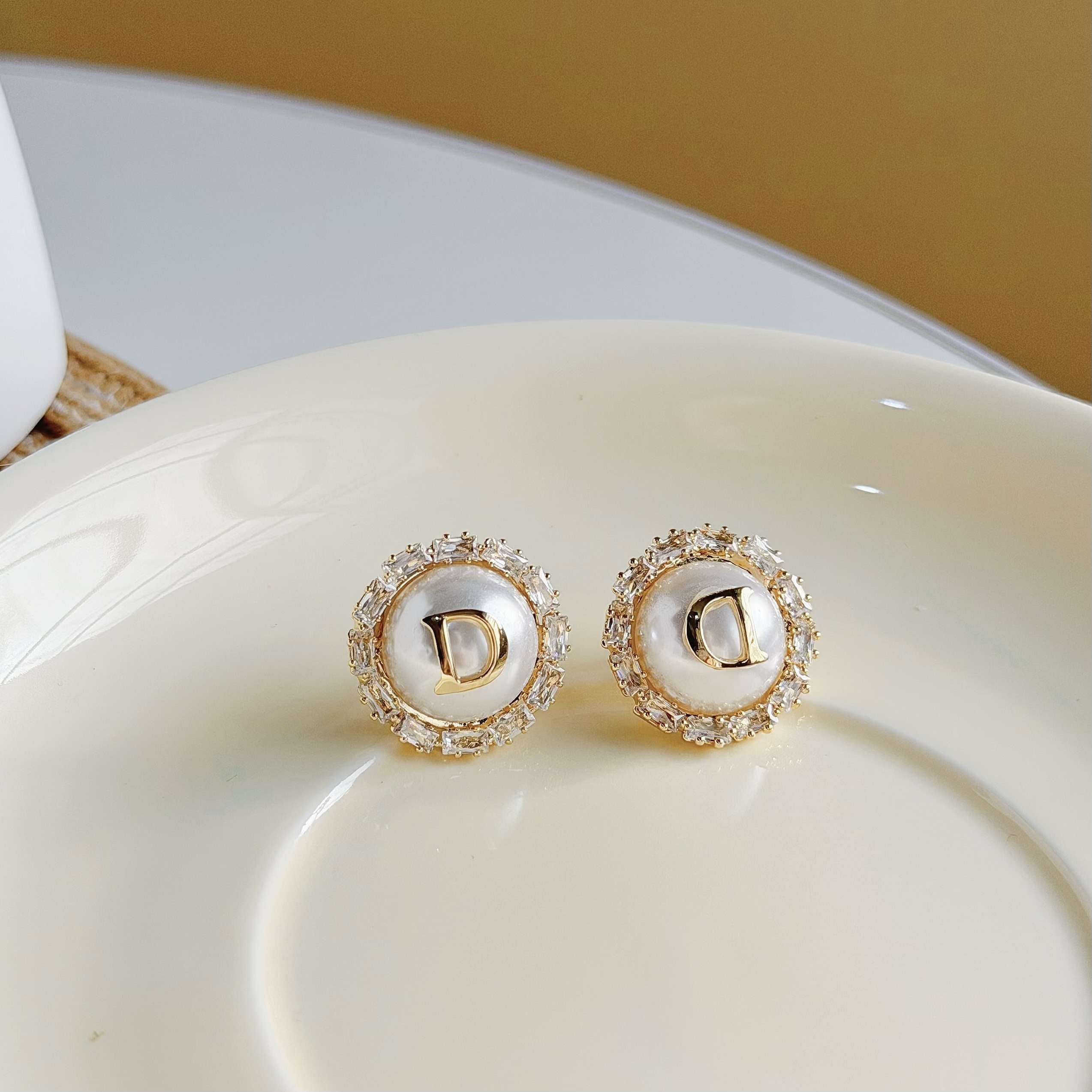 C303鋯石珍珠字母D耳針