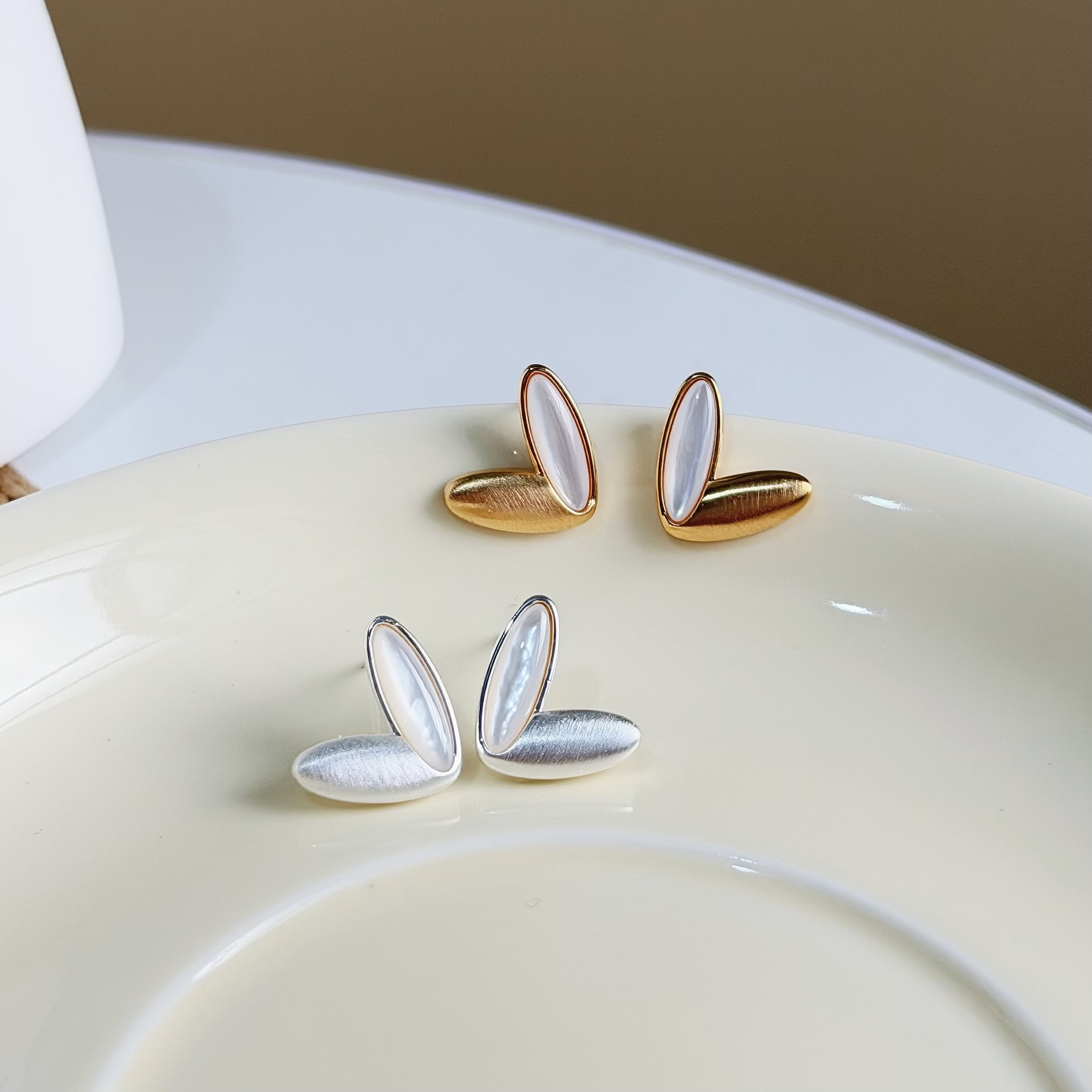 C210霧面貝殼愛心耳針