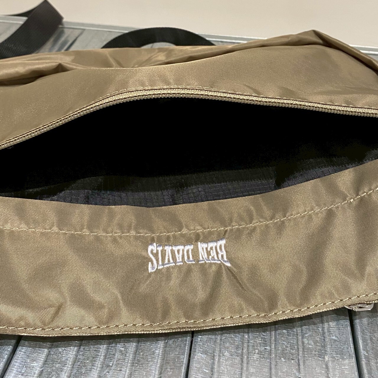 Ben davis 尼龍刺繡肩背包 BDW-8438