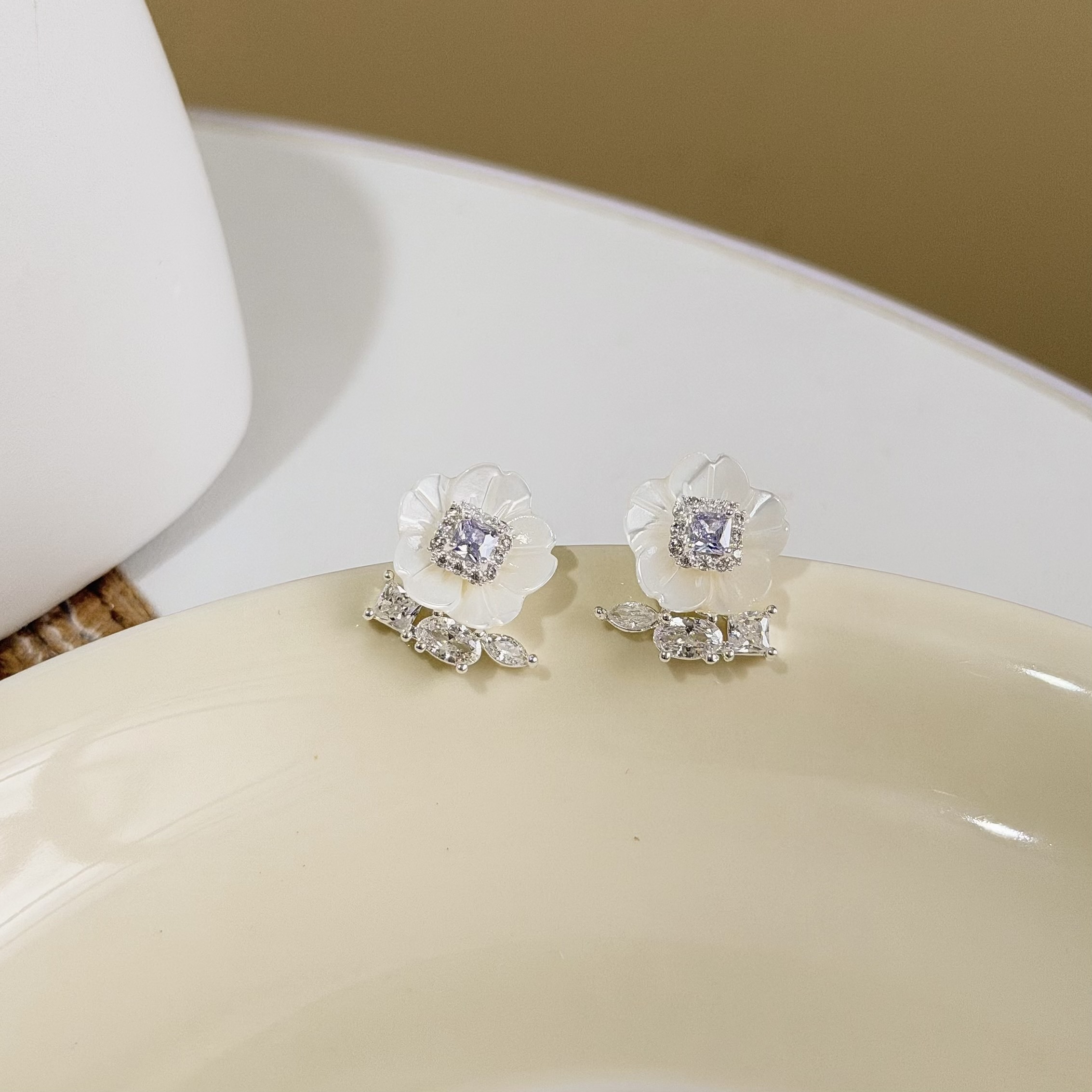 C235紫鑽天然貝殼花朵鋯石耳針