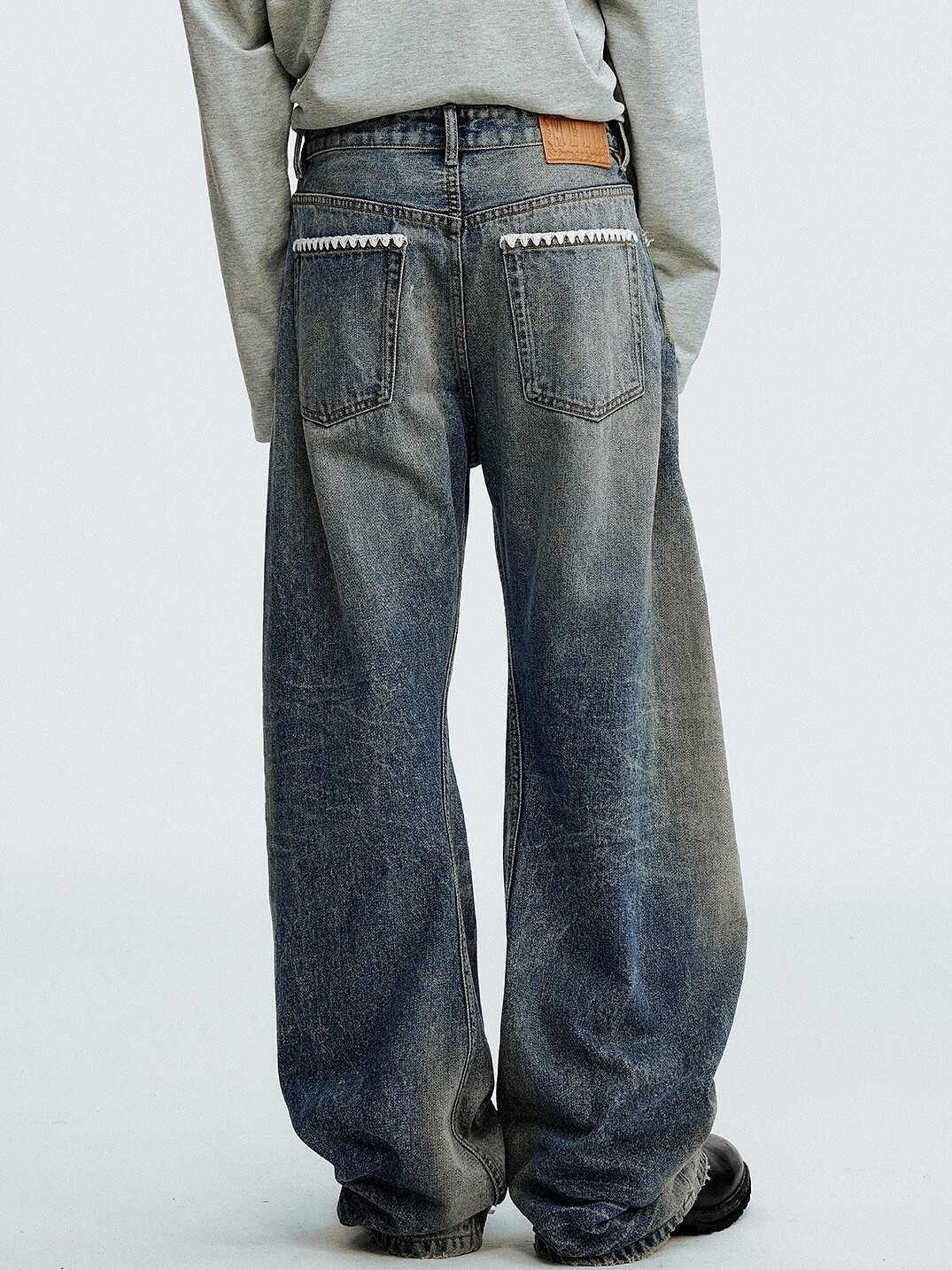 MEDM 口袋藍色貝殼繡 水洗做舊 微彈寬鬆 直筒牛仔褲