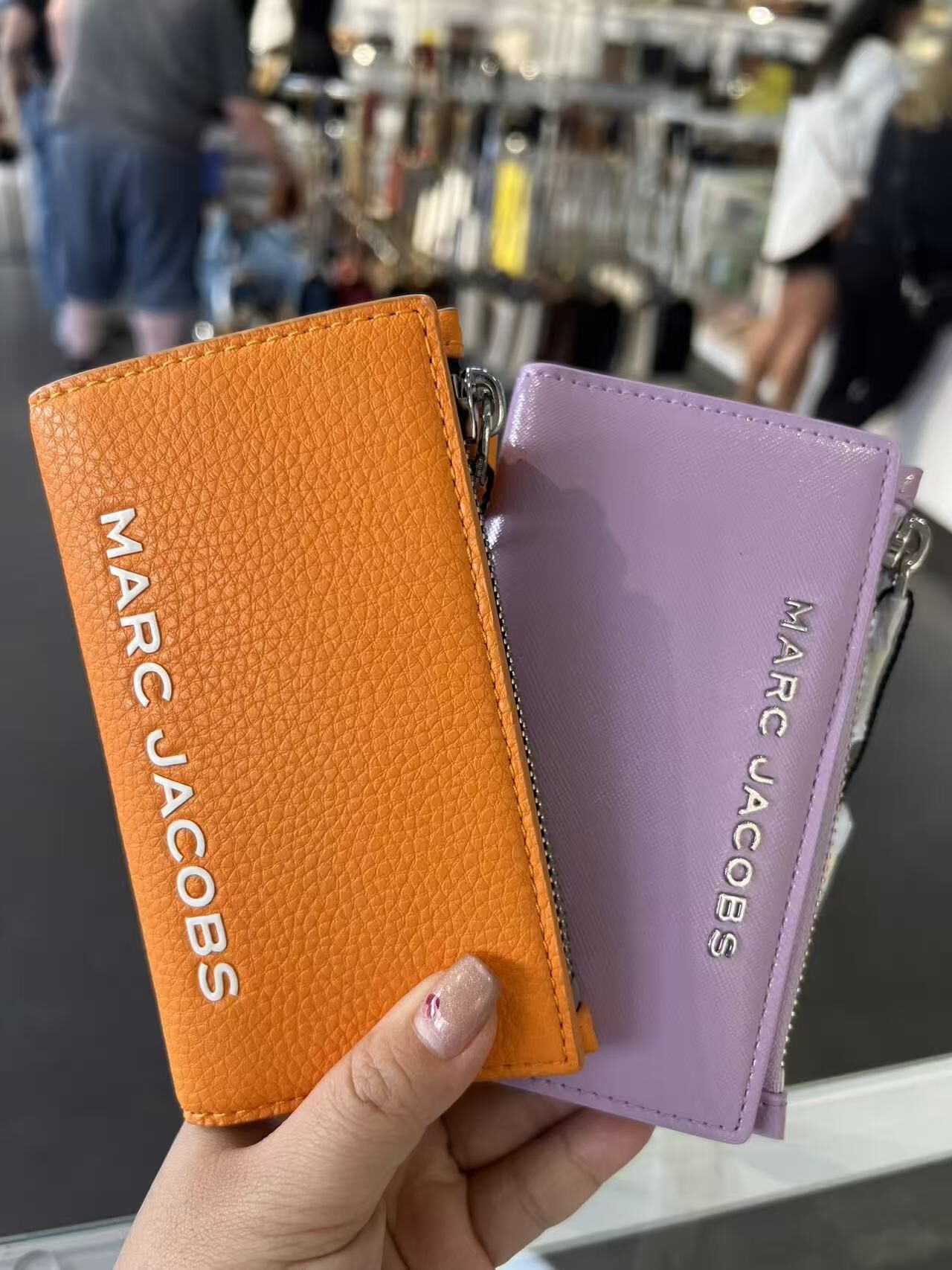 【直播】Marc Jacobs LL102235 拉鏈摺款銀包