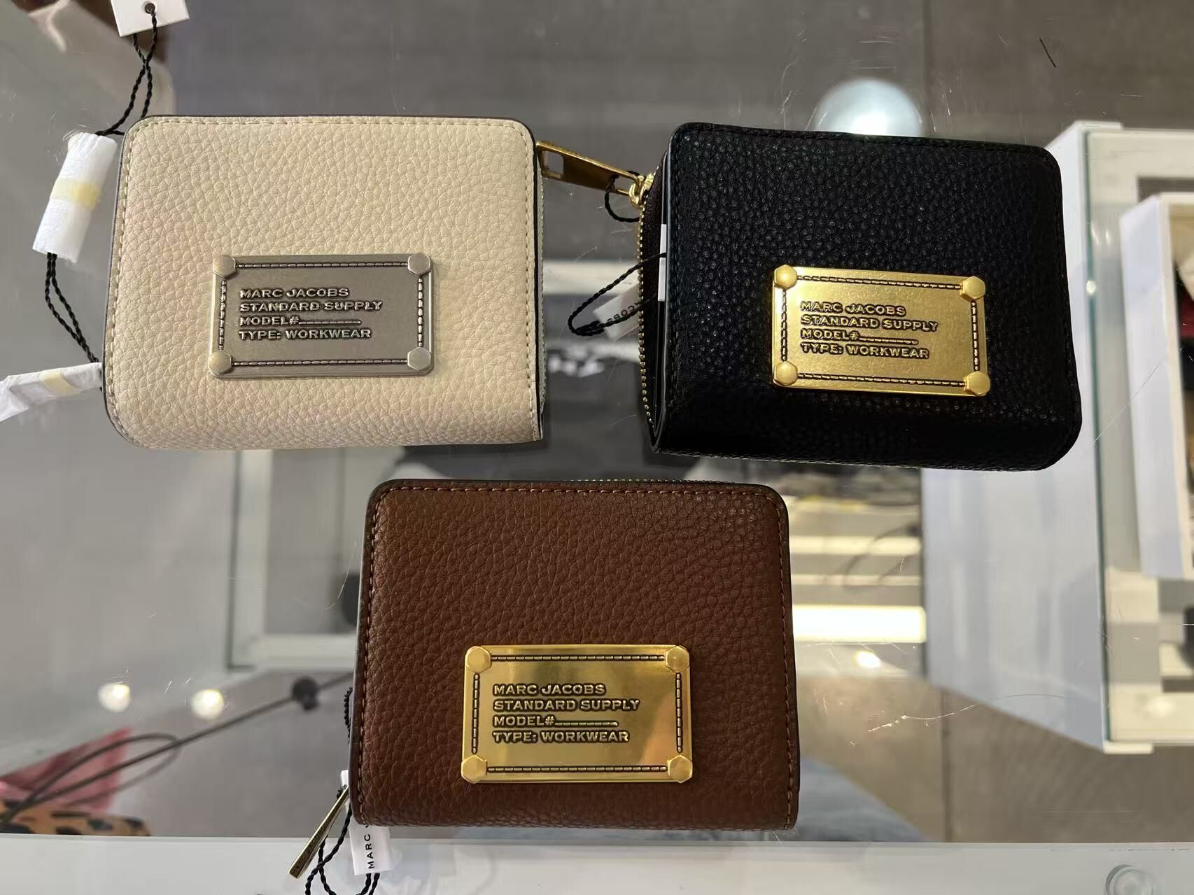 【直播】Marc Jacobs LL102239 金屬牌短銀包