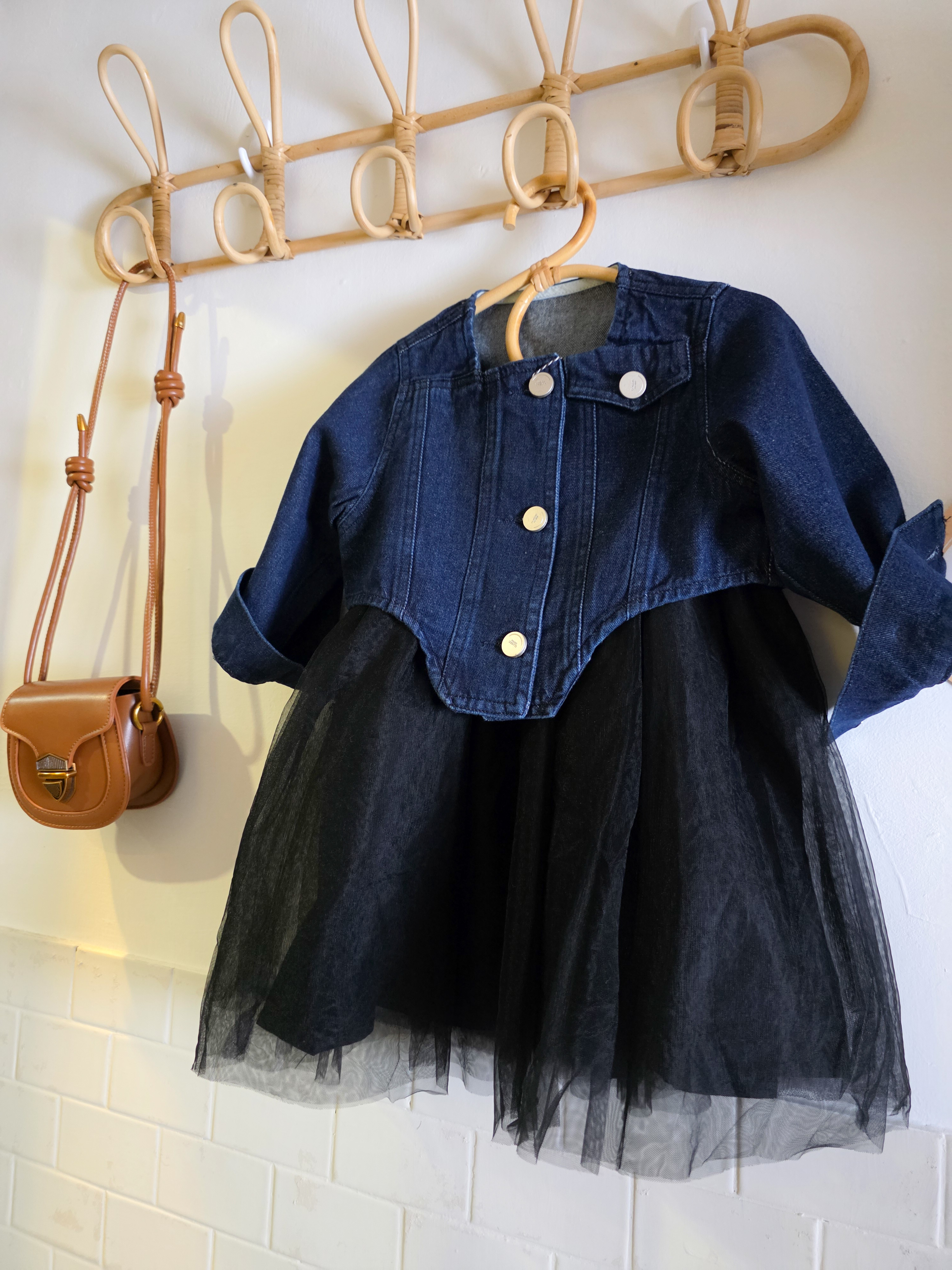 黑色肩帶紗紗連身裙(PE)