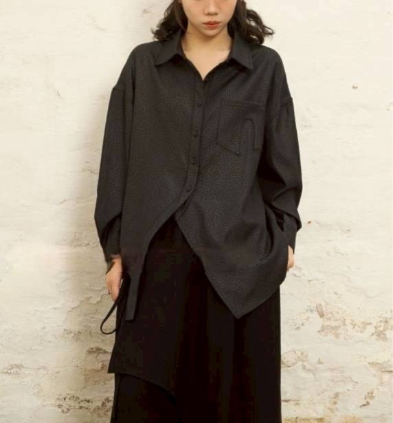 【現貨】設計感襯衫 仿皮厚挺布料 酷帥穿搭必備