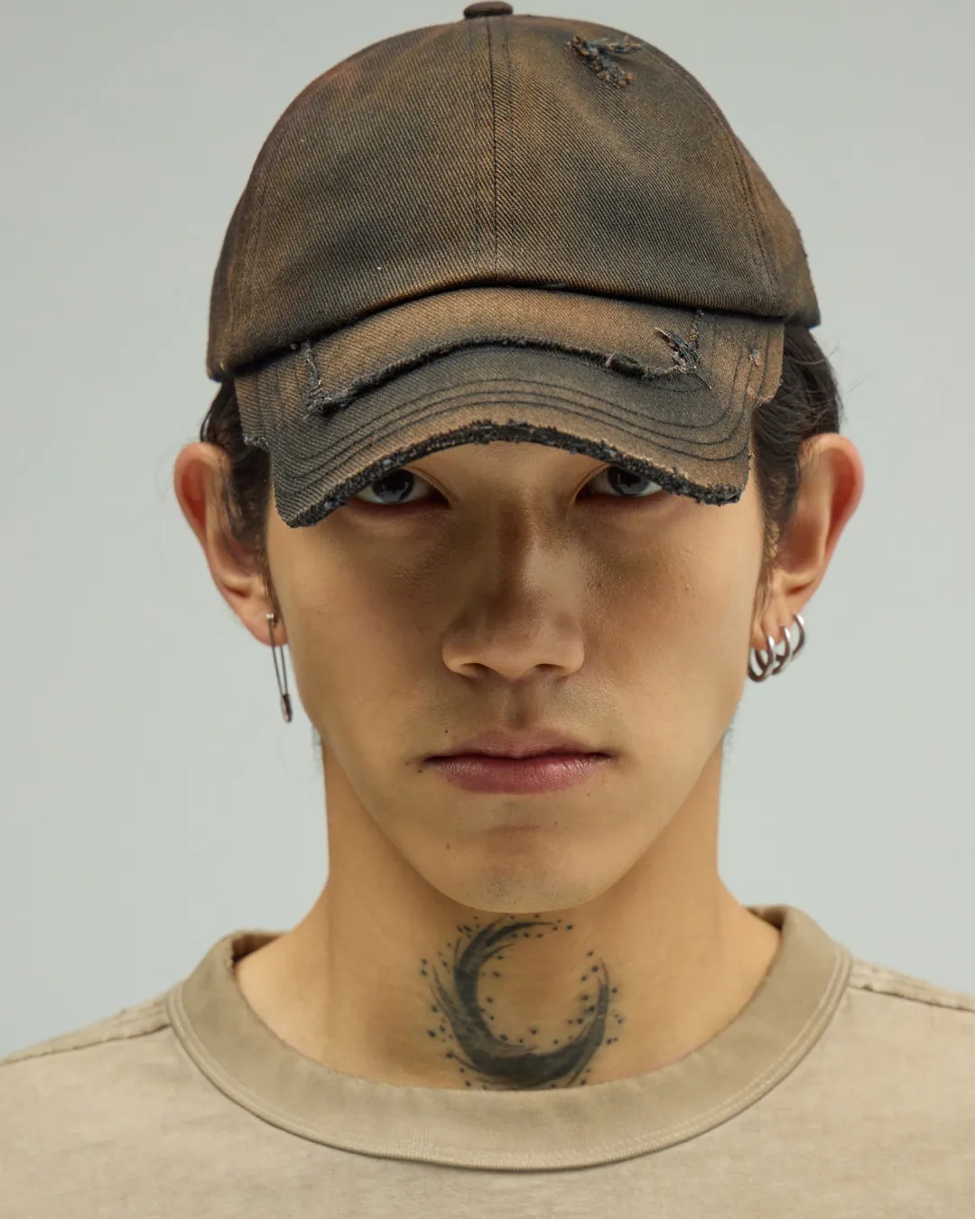 SILVER NINE Cut-Edge Distressed Cap