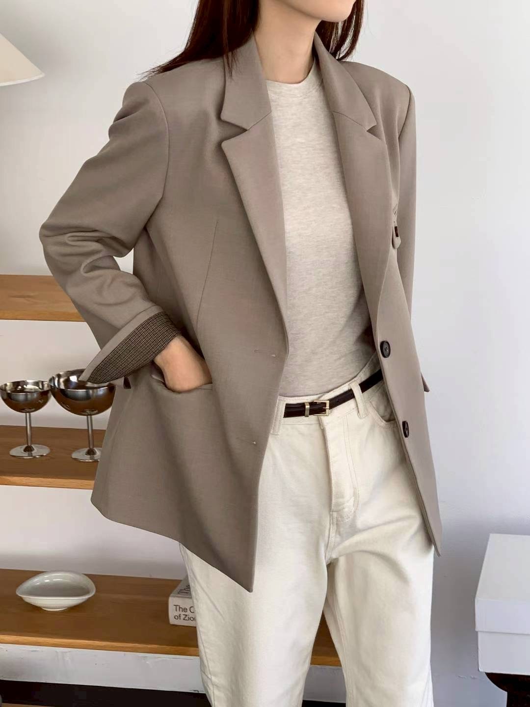 【現貨】韓系設計感西裝外套 格紋內裡反折袖