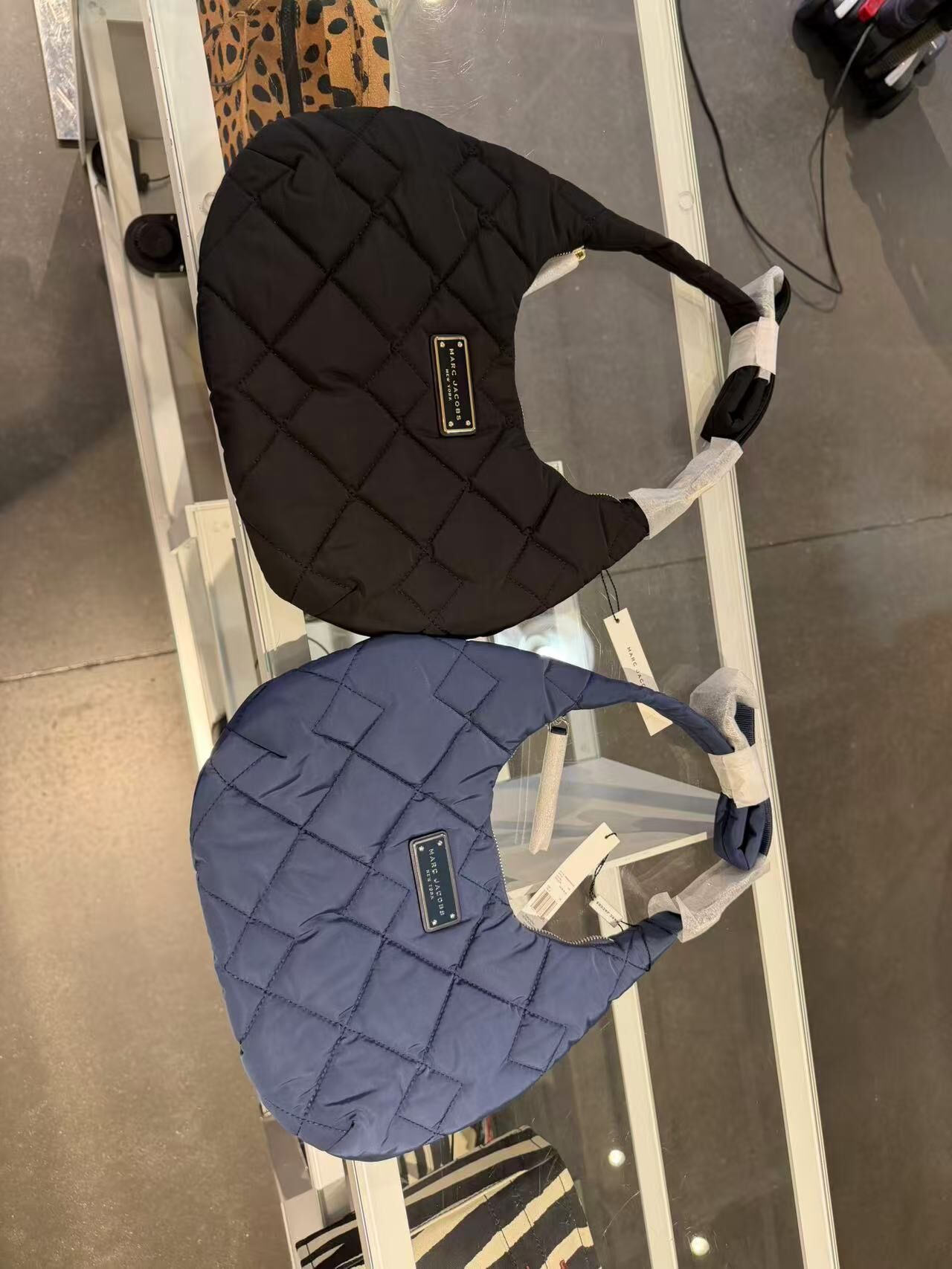 【直播】Marc Jacobs LL102254 半月包