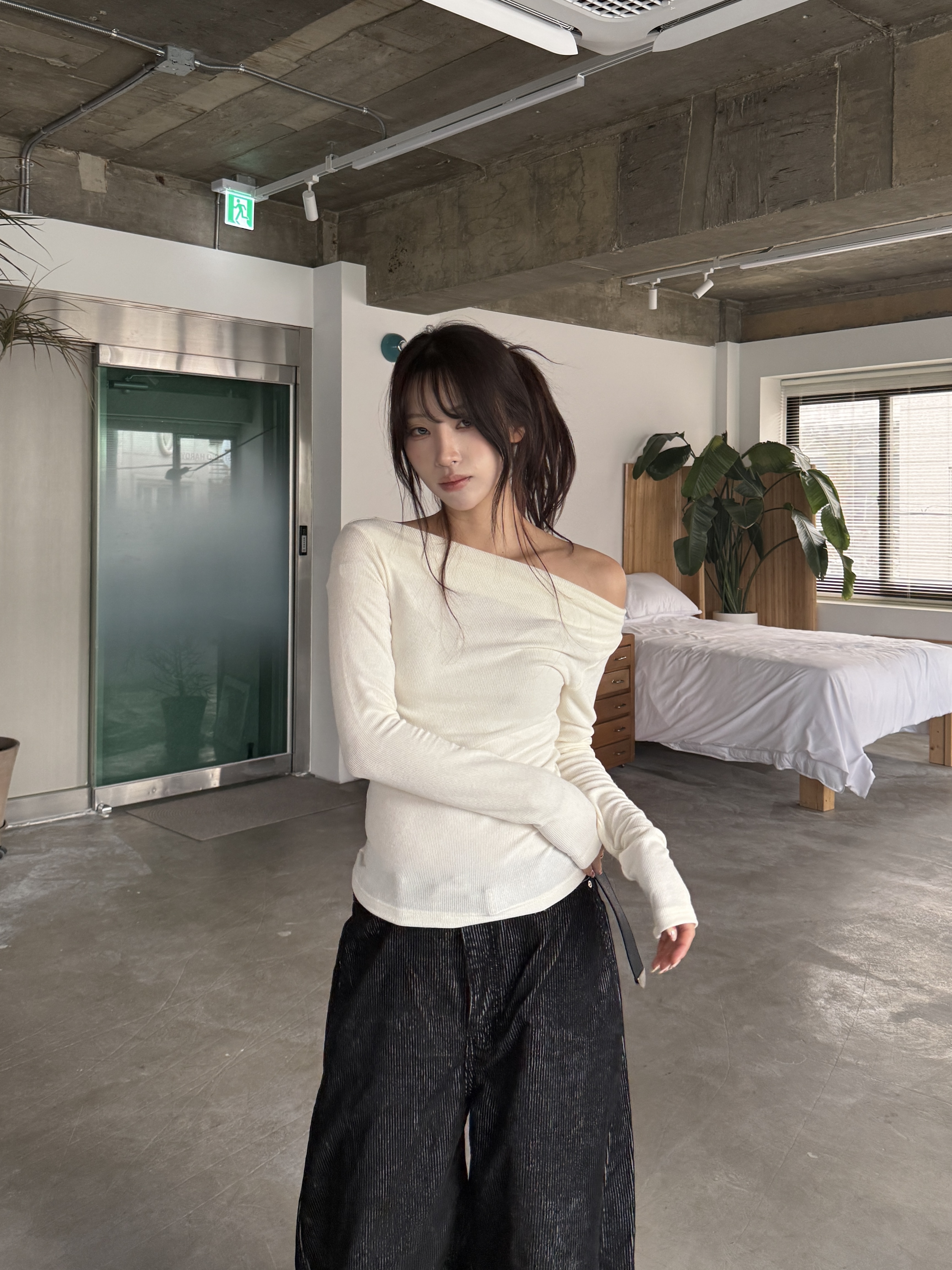 斜肩剪裁 螺紋 貼身 長袖 上衣