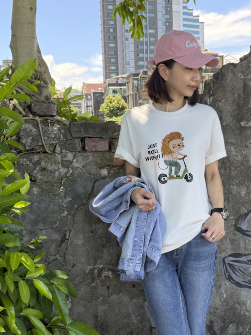 笑一笑，滑著滑板也能找到快樂的節奏