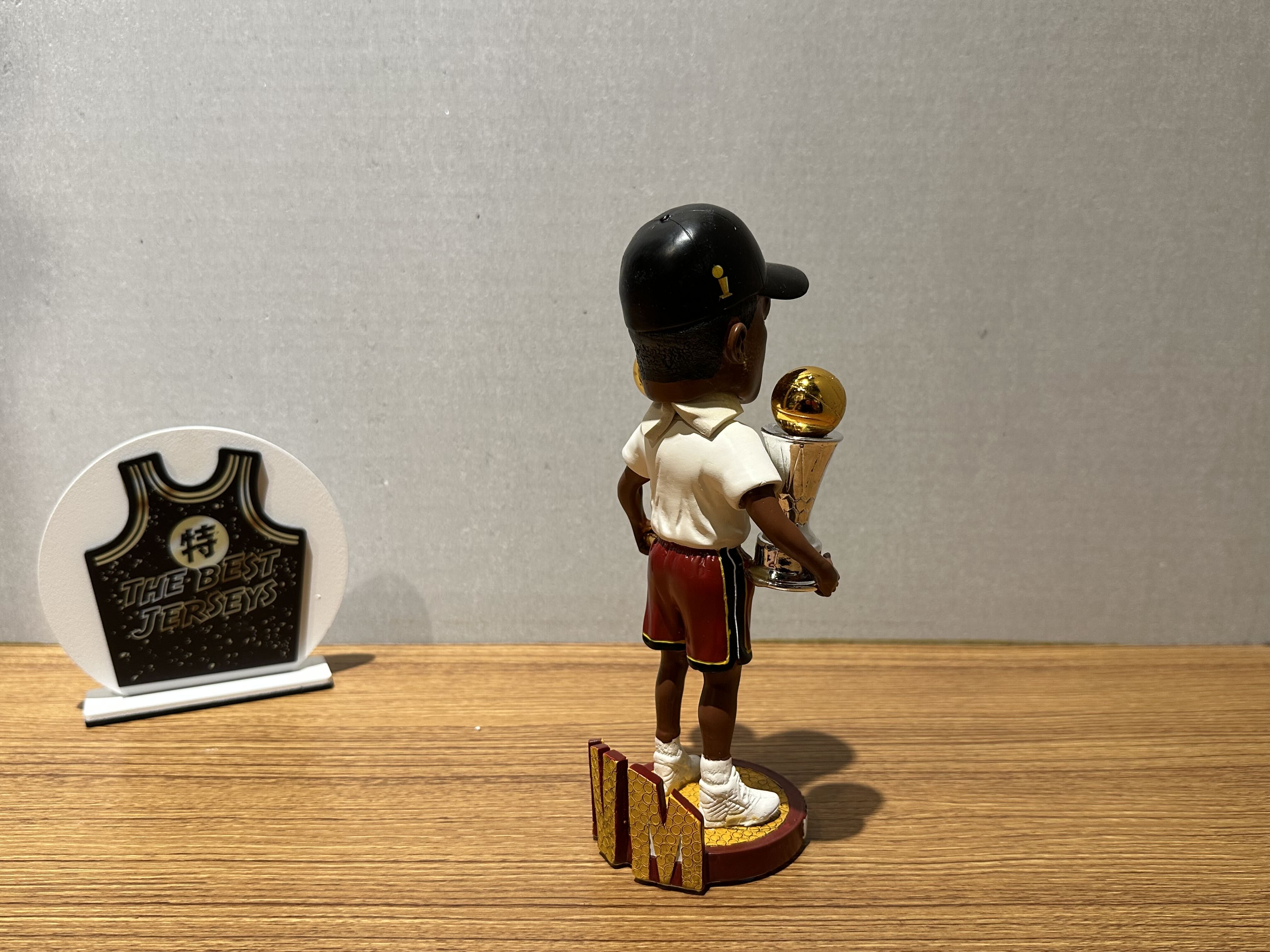 NBA公仔 Dwyane Wade Miami Heat 邁阿密熱火 冠軍紀念 雙金盃 最有價值球員 MVP 公仔 Foco Bobblehead 搖頭娃娃 全新含盒裝