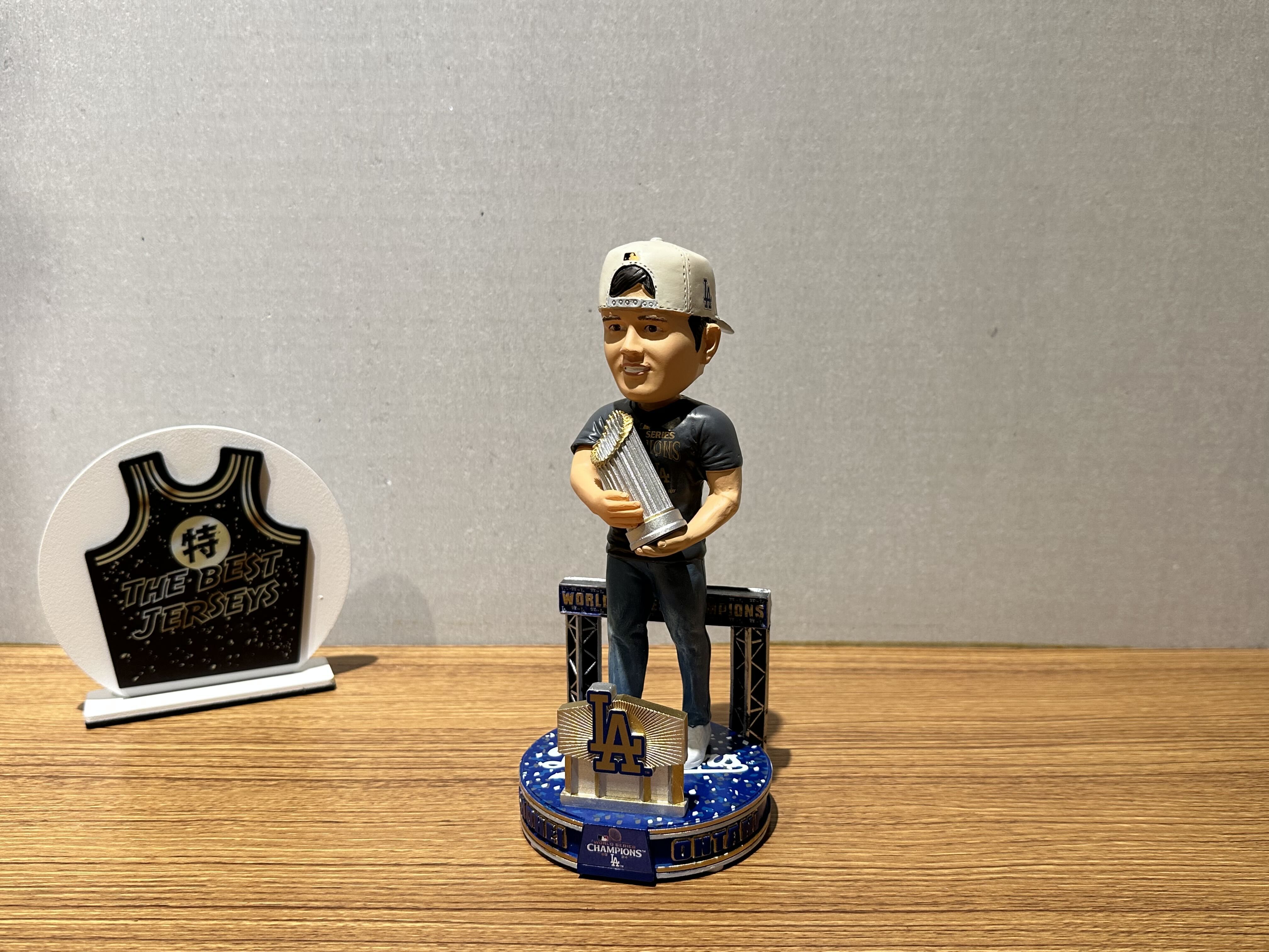 MLB公仔 Shohei Ohtani Los Angeles Dodgers 洛杉磯道奇 冠軍遊行 捧杯 公仔 Foco Bobblehead 搖頭娃娃 全新含盒裝