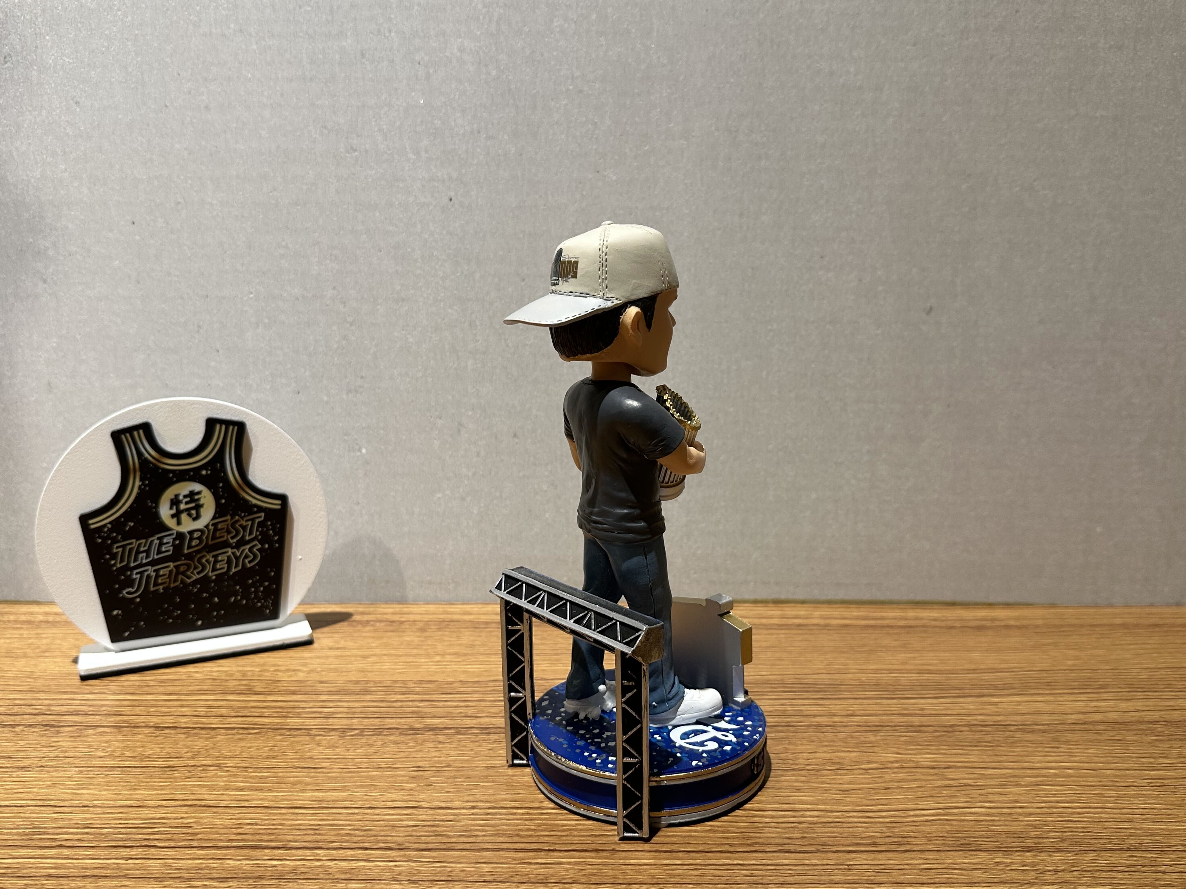 MLB公仔 Shohei Ohtani Los Angeles Dodgers 洛杉磯道奇 冠軍遊行 捧杯 公仔 Foco Bobblehead 搖頭娃娃 全新含盒裝