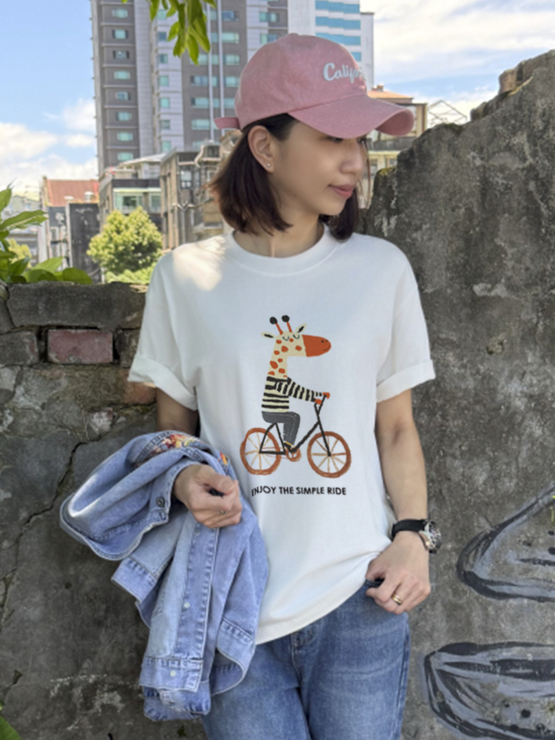 長頸鹿用可愛的方式提醒妳 ★「享受生活的簡單」棉T