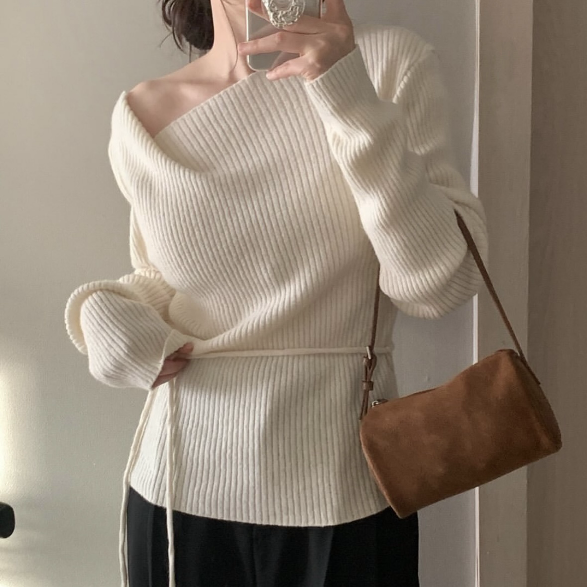 Twist shoulder knit🤍