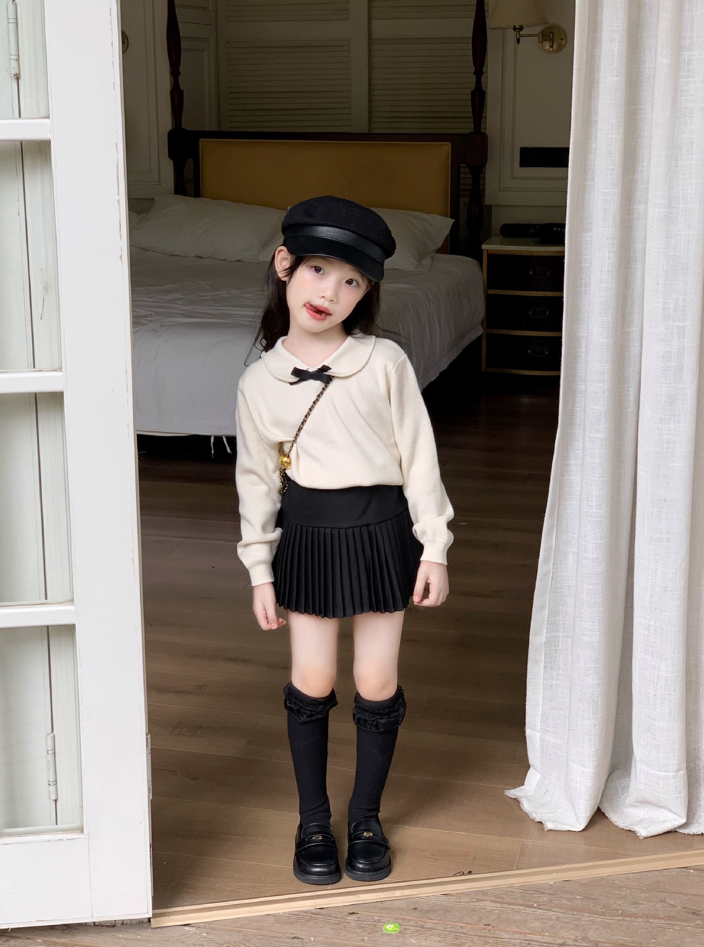 Miu感學院風針織上衣/黑色百褶裙