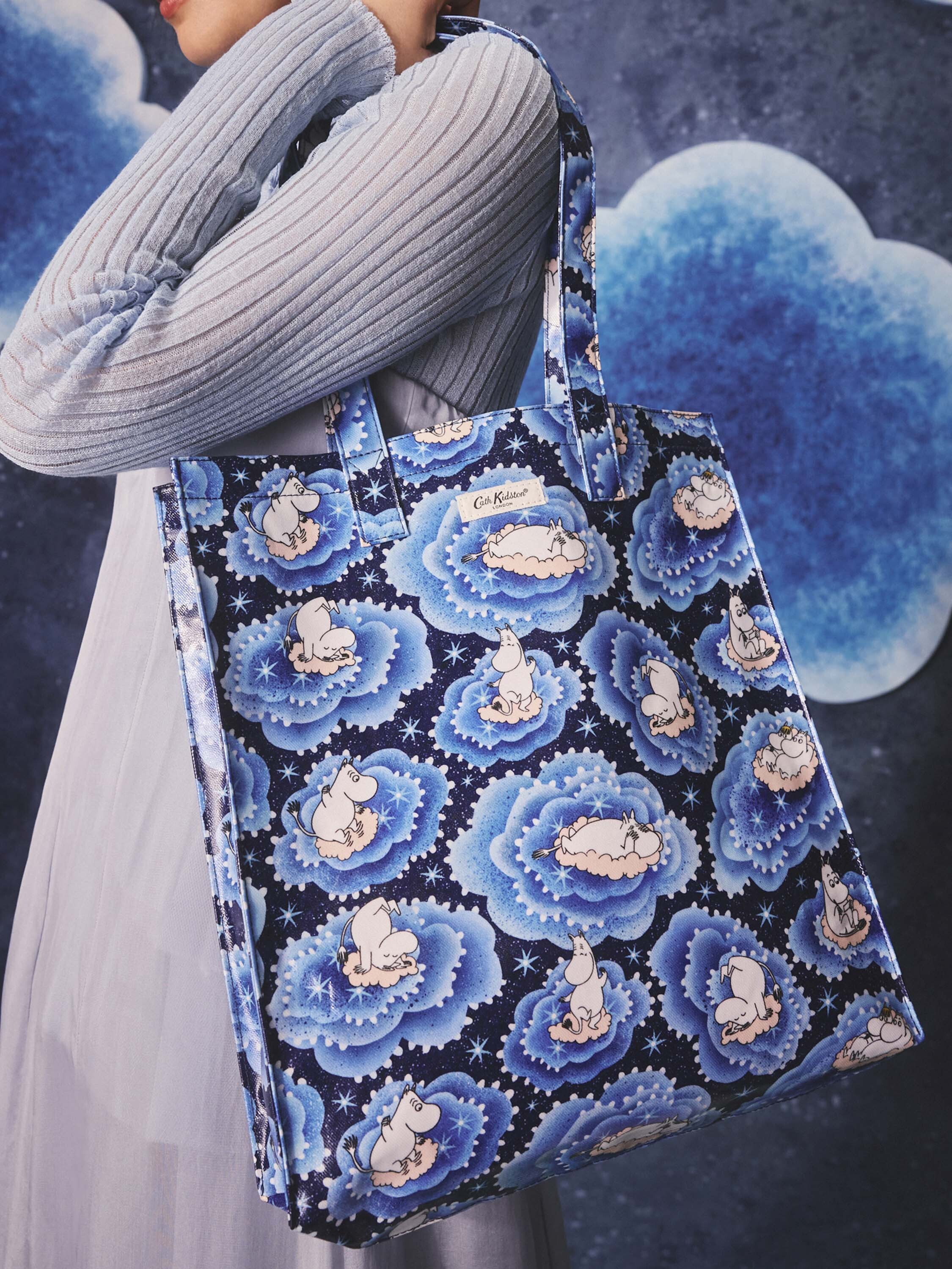 Moomin Clouds 防潑水直式印花書袋