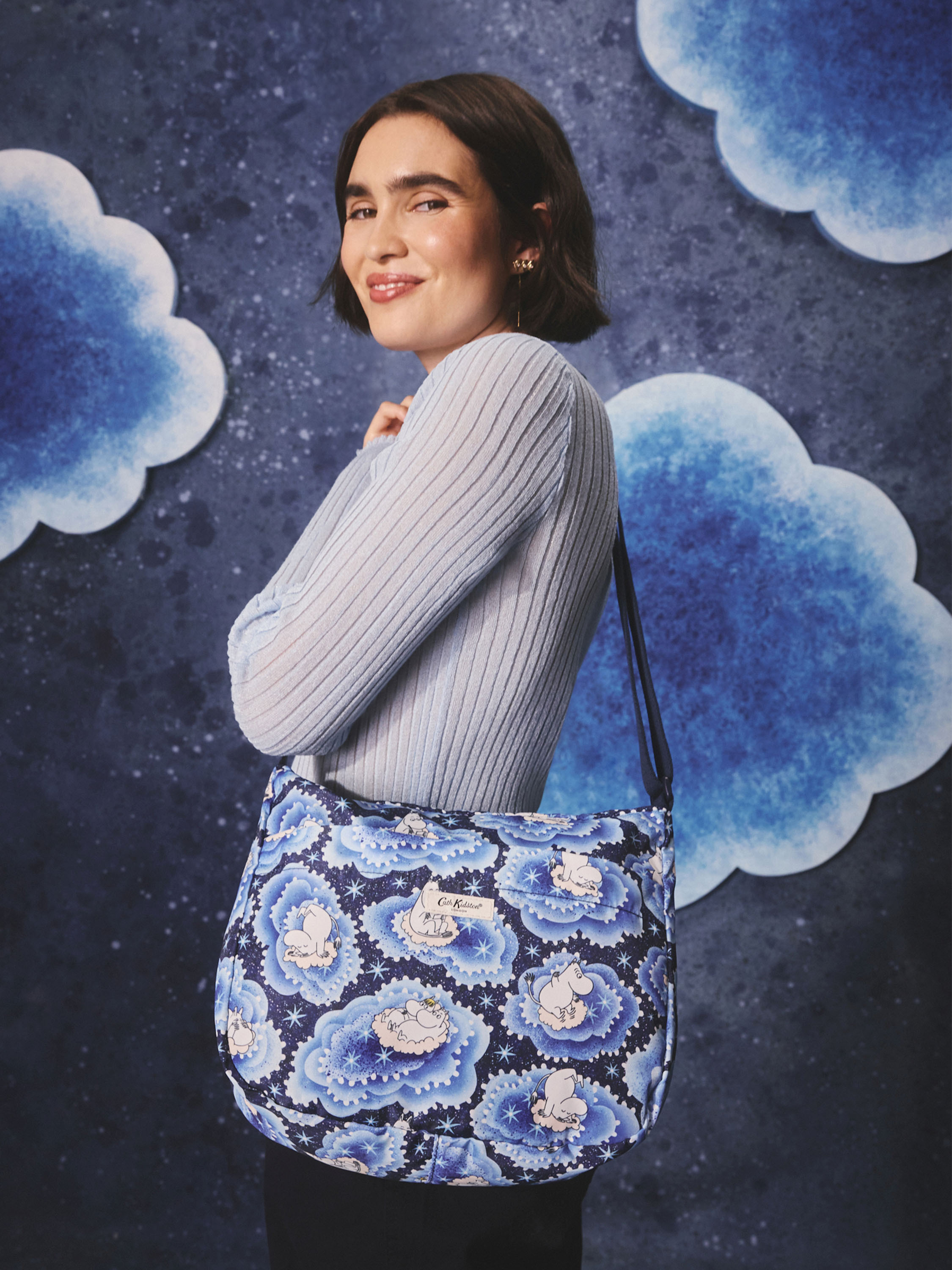 Moomin Clouds 輕便型折疊半月斜背包