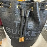 [S] MARC JACOBS H652L0IPF22 LEATHER BUCKET BAG,BLACK, 191267999777 (SMJ595)