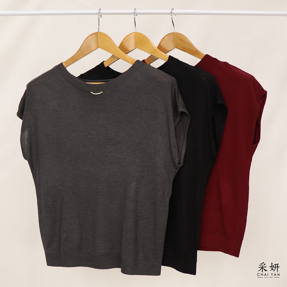 無肩線水鑽小綴飾針織圓領短袖上衣