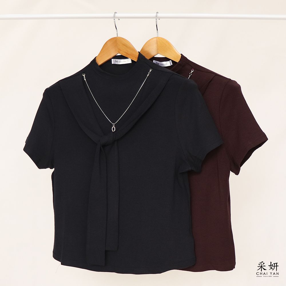 自帶領巾吊飾中高領短袖上衣