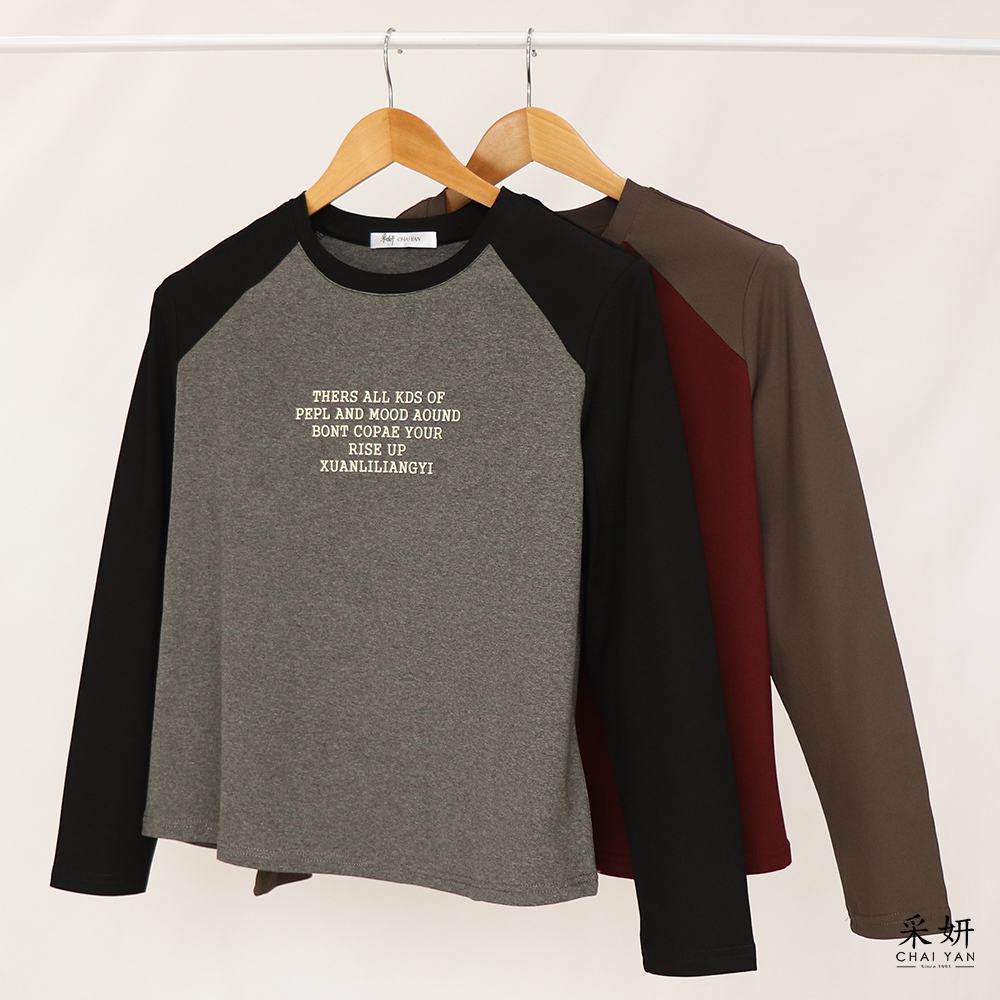 字母膠印圓領跳色長袖上衣