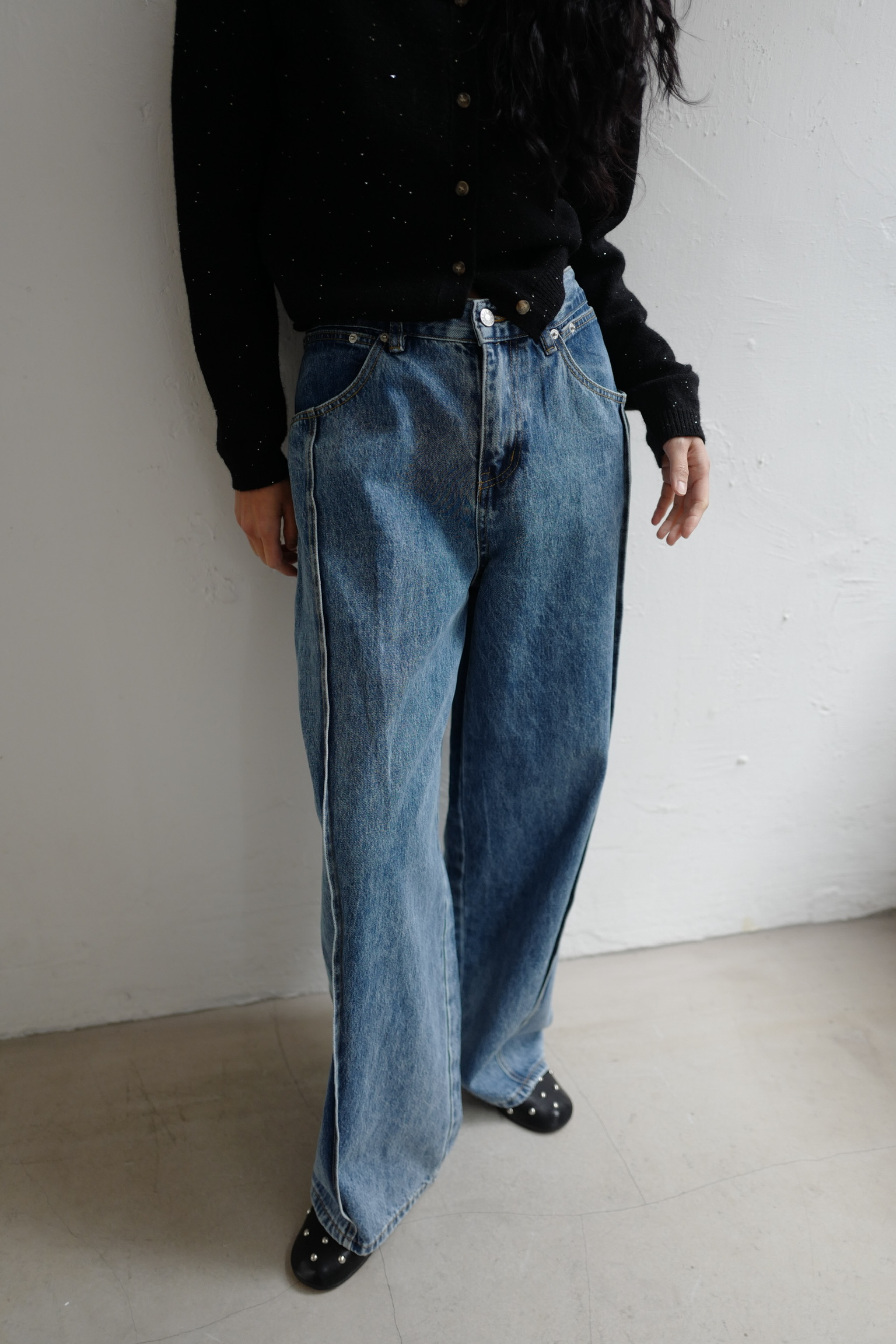 Stitches washed denim jeans