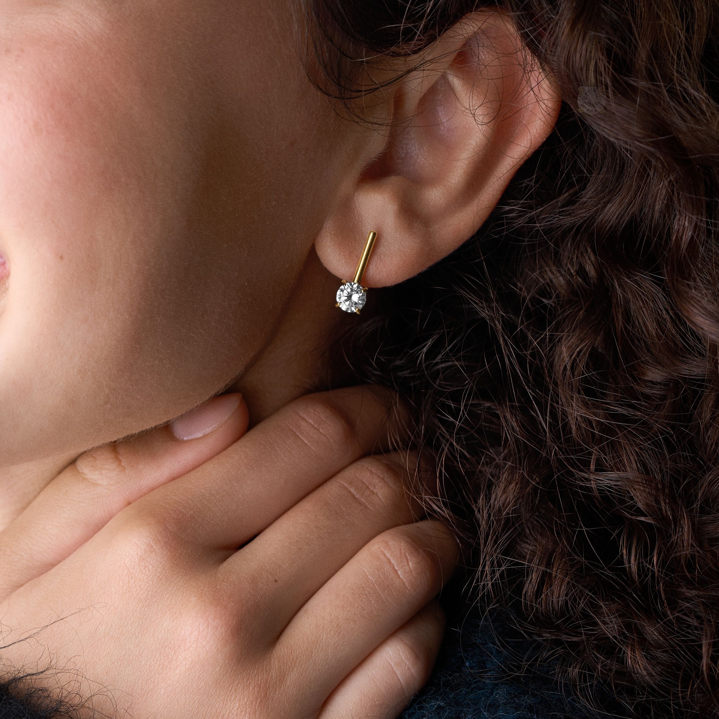 Ellis 晶光綺鏈不鏽鋼耳環-金色 JF04897710