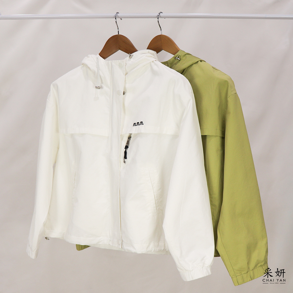 落肩字母刺繡抽繩連帽拉鍊防風外套