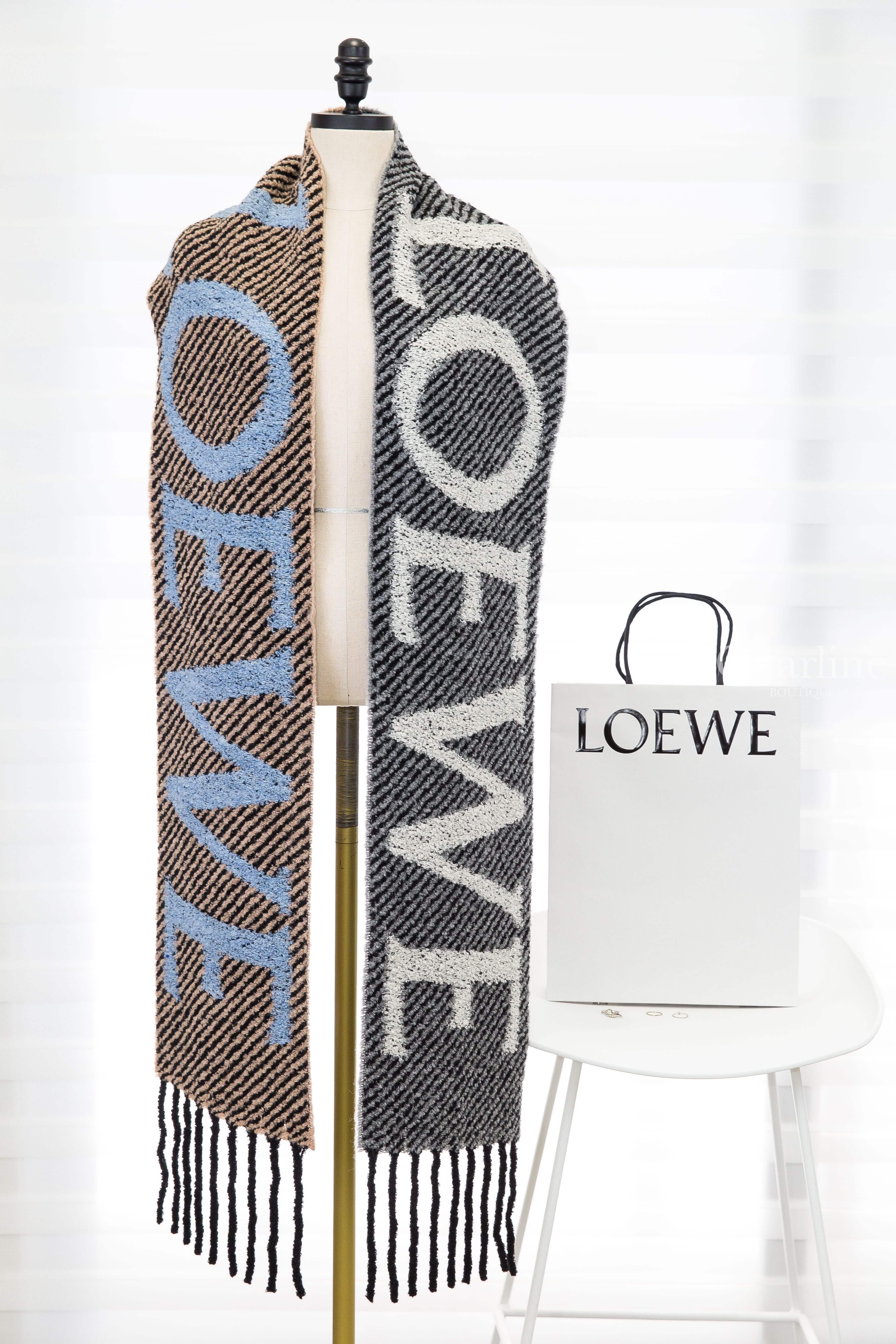 Loewe Scarf In Alpaca And Wool Blend 棕色底淺藍字/灰色底白字黑斜紋羊駝毛混羊毛流蘇圍巾-Charline Boutique 精品代購