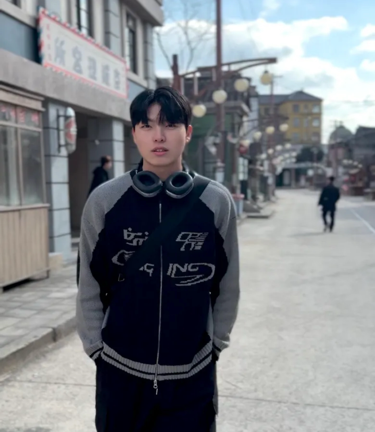 (現貨) CPGN STUDIO - CURVED COVER KNIT ZIPUP (BLACK)